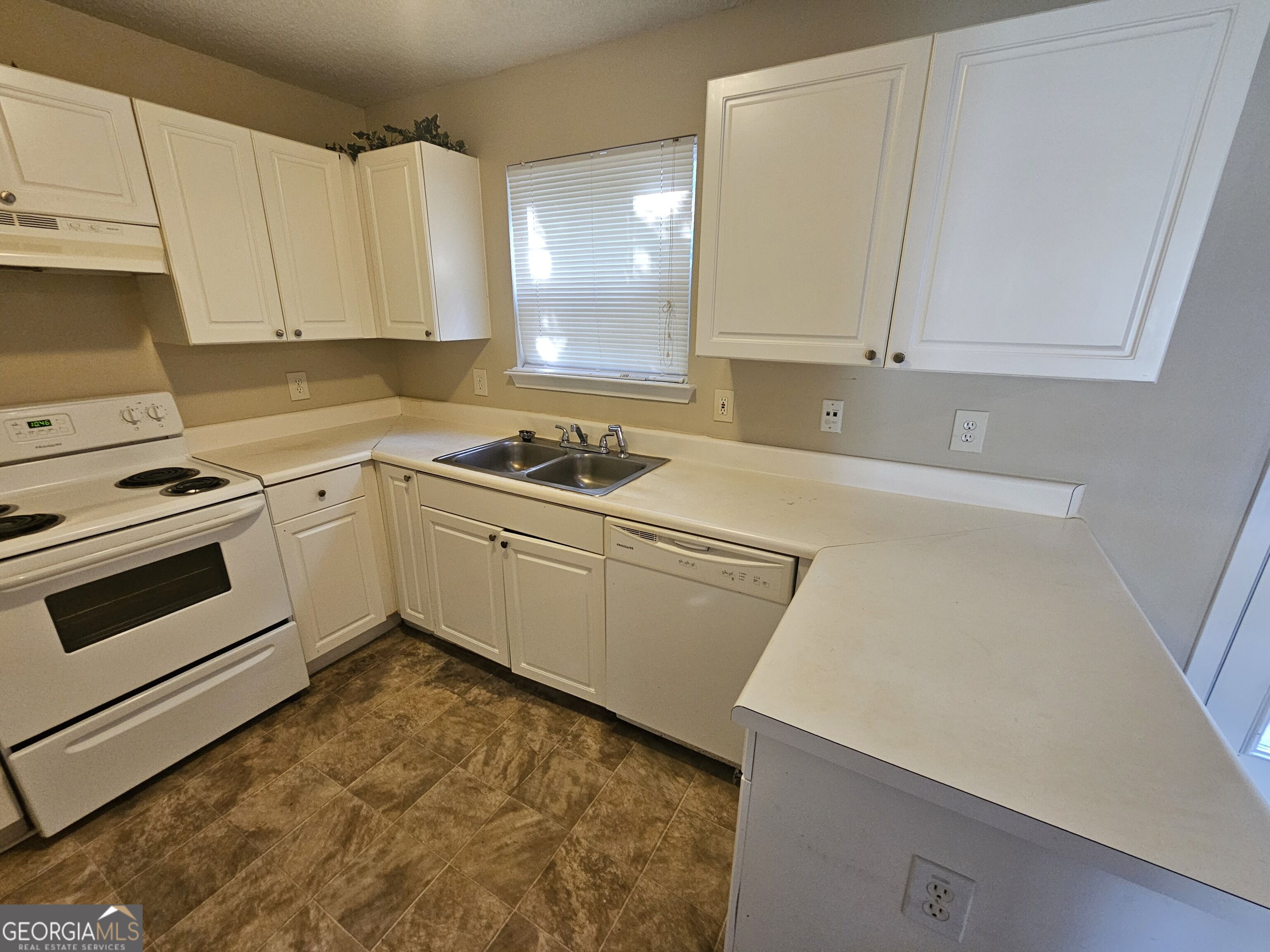 231 Turnstone Road Property Photo 3