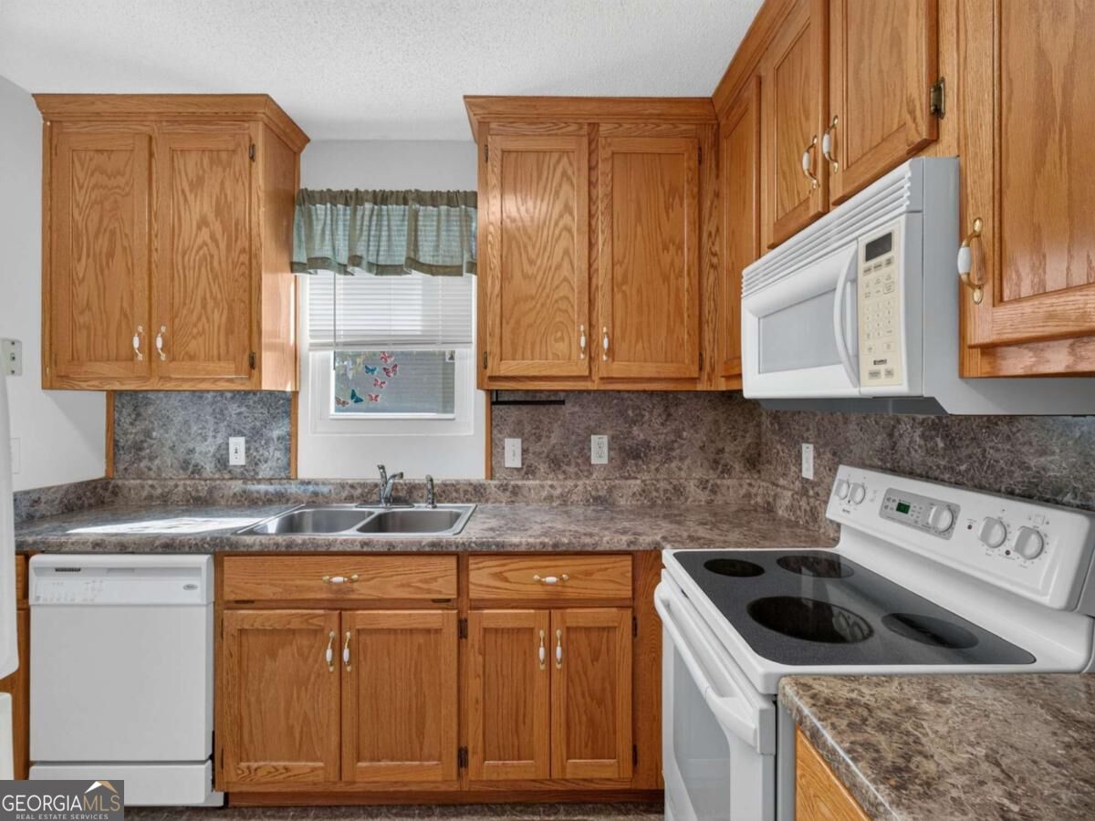 1038 Whispering Woods Drive Property Photo 15