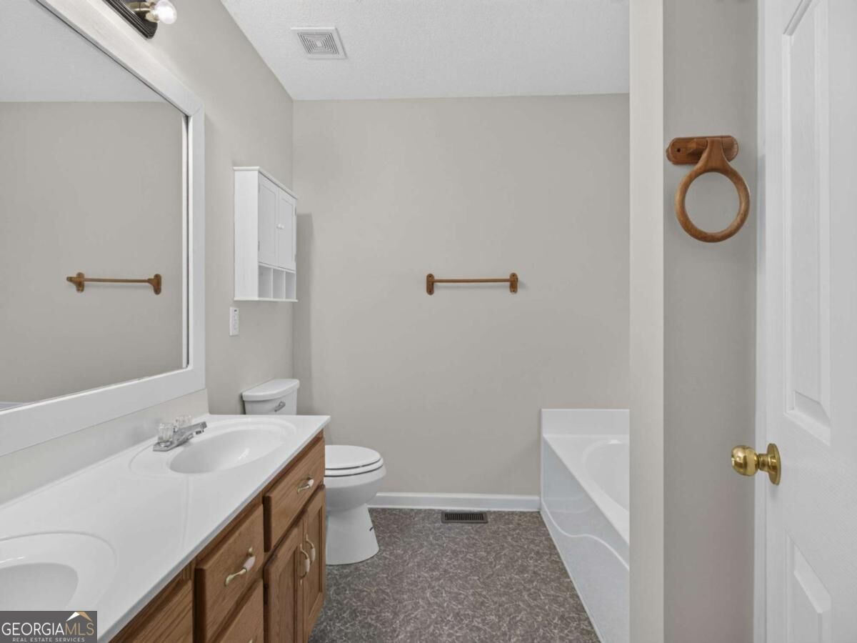 1038 Whispering Woods Drive Property Photo 27