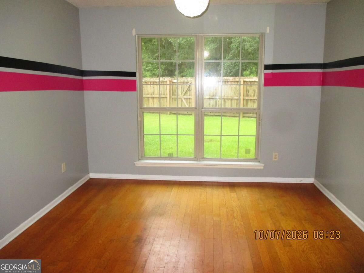 166 Gloucester Drive Property Photo 3