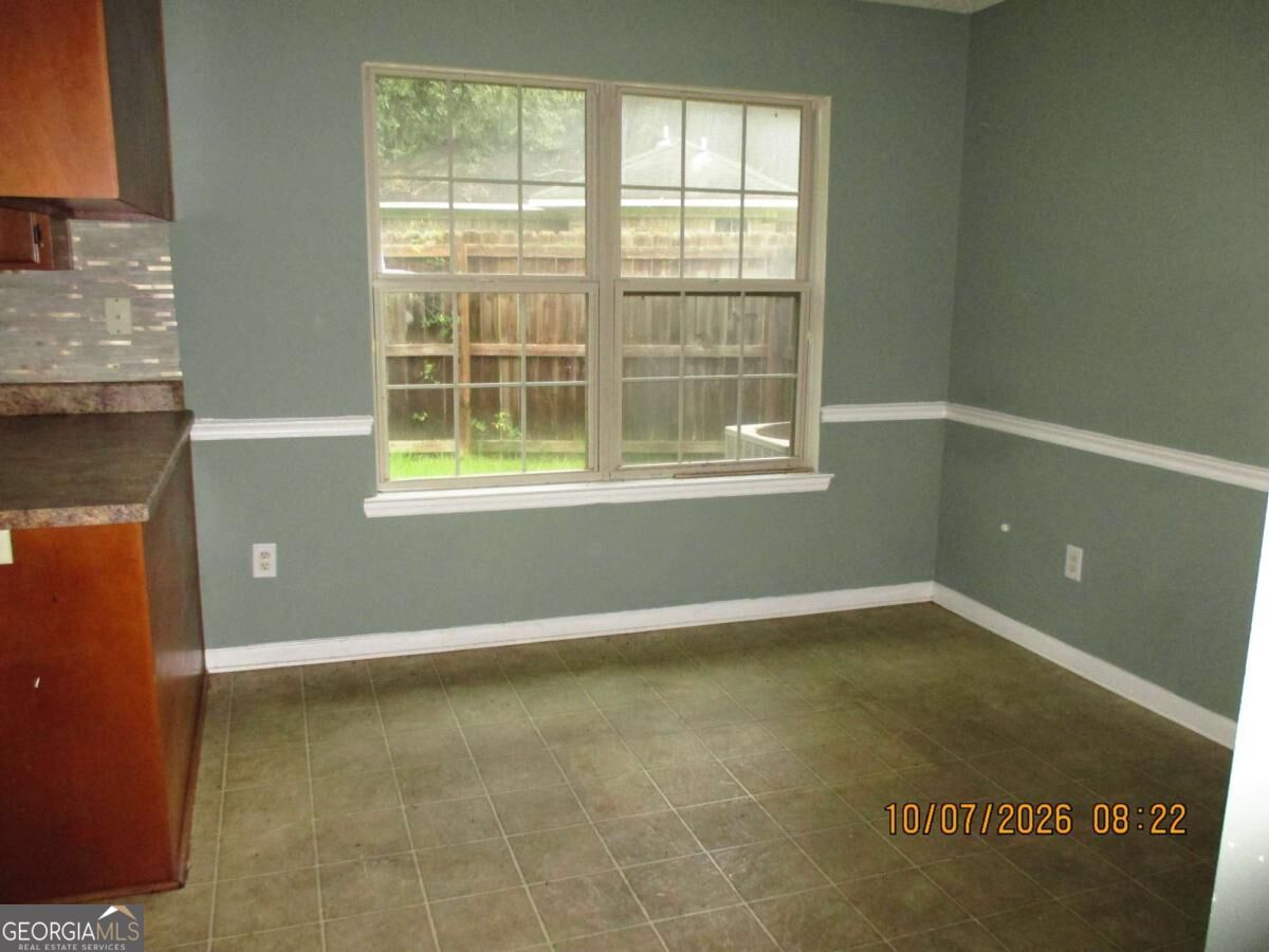 166 Gloucester Drive Property Photo 4