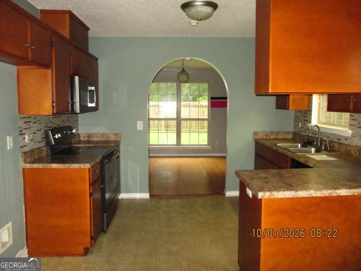 166 Gloucester Drive Property Photo 5