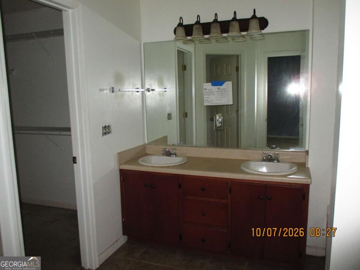 166 Gloucester Drive Property Photo 9
