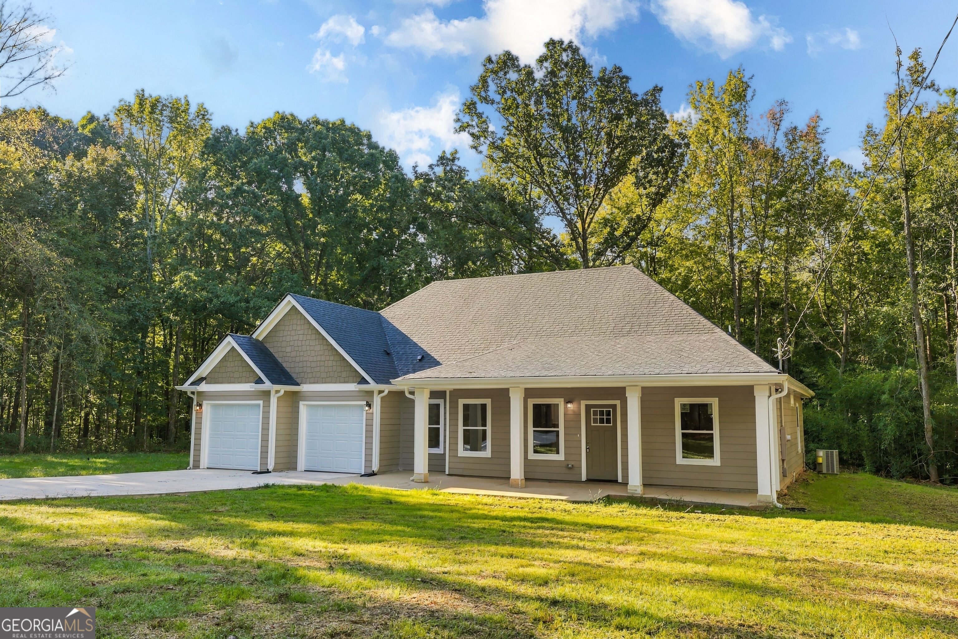 1041 Country Club Circle Property Photo 2