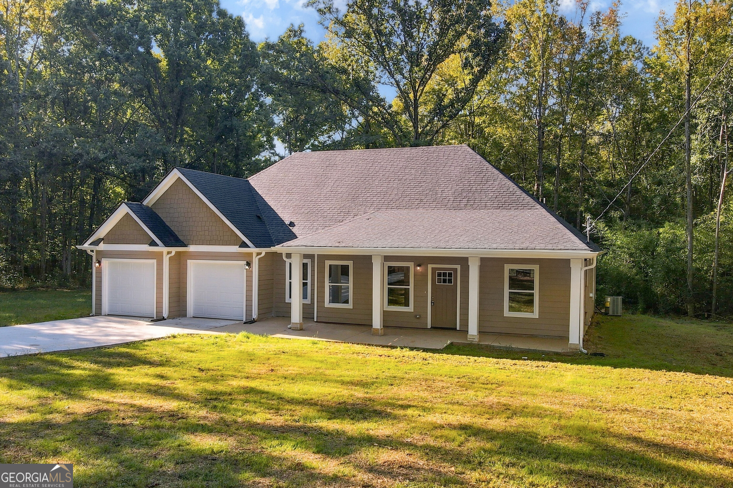 1041 Country Club Circle Property Photo 6