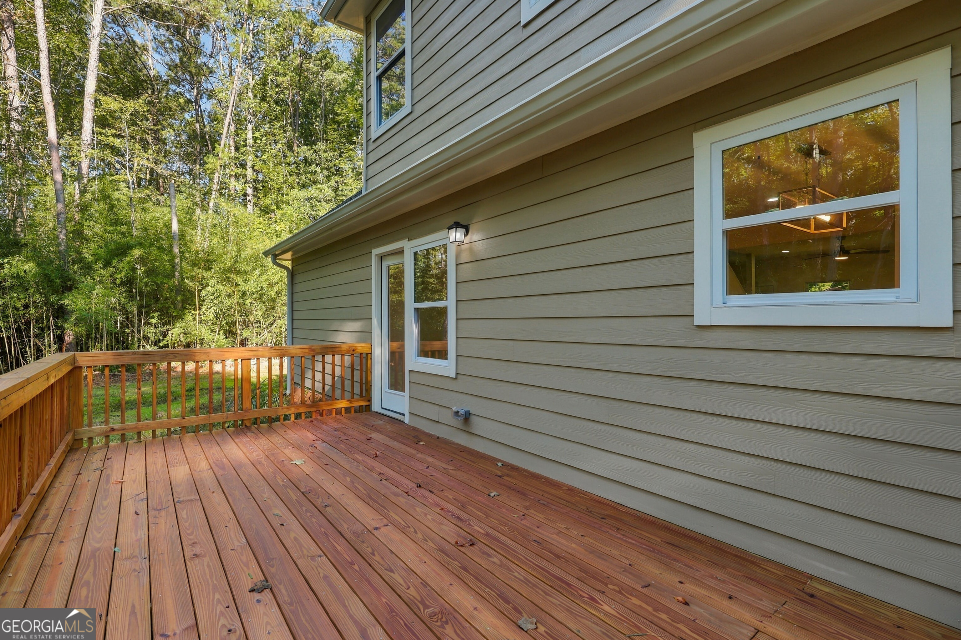 1041 Country Club Circle Property Photo 7