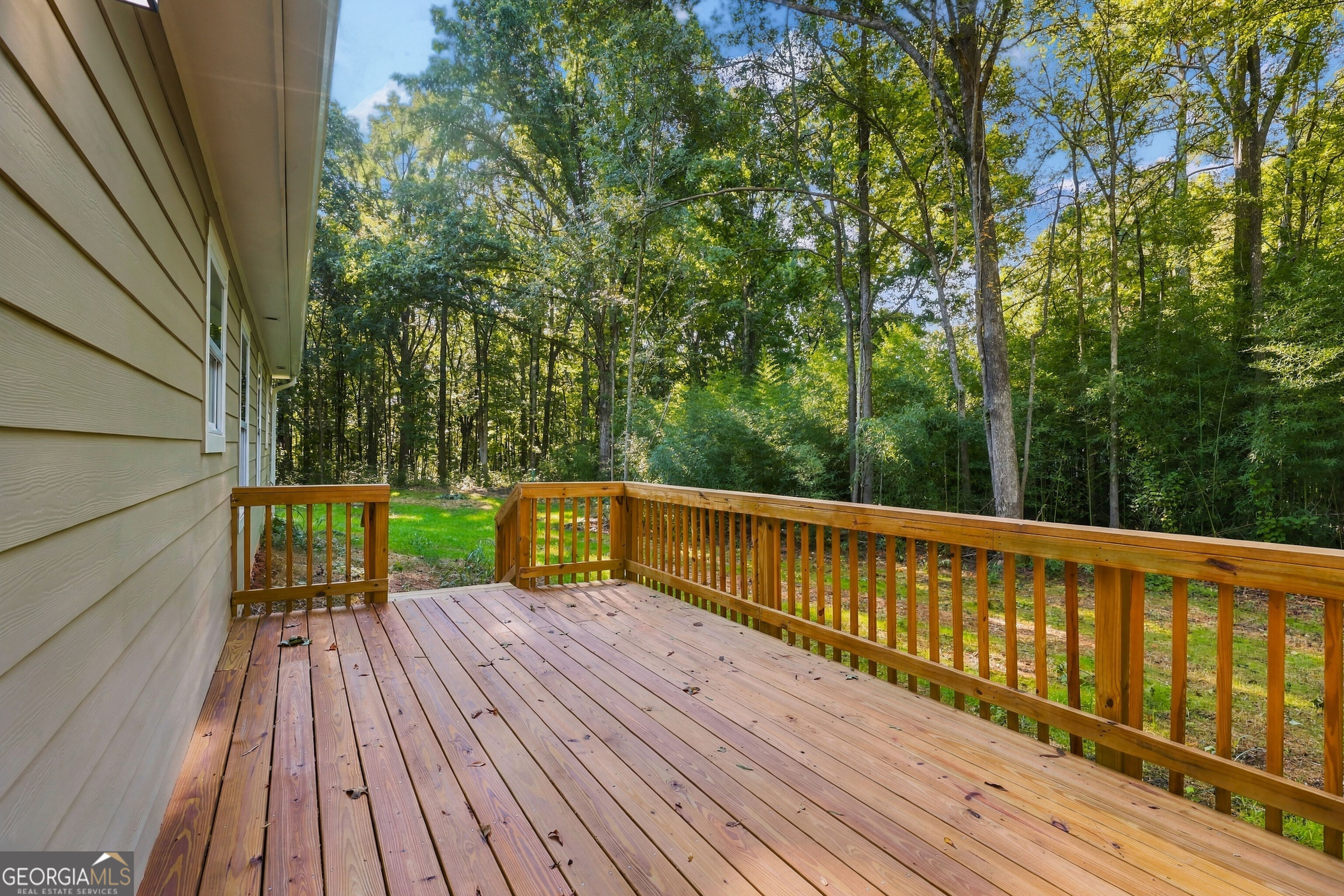 1041 Country Club Circle Property Photo 8