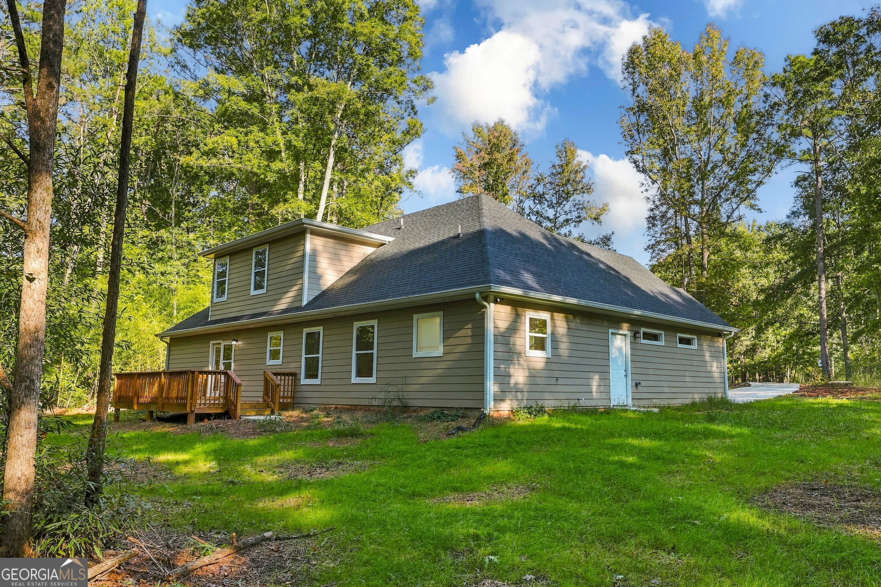 1041 Country Club Circle Property Photo 9
