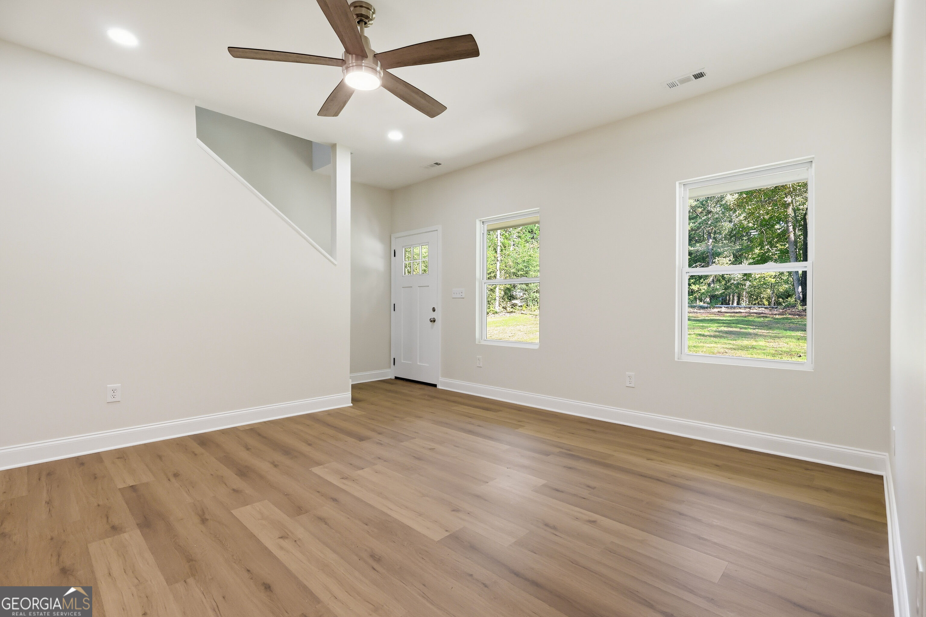 1041 Country Club Circle Property Photo 11