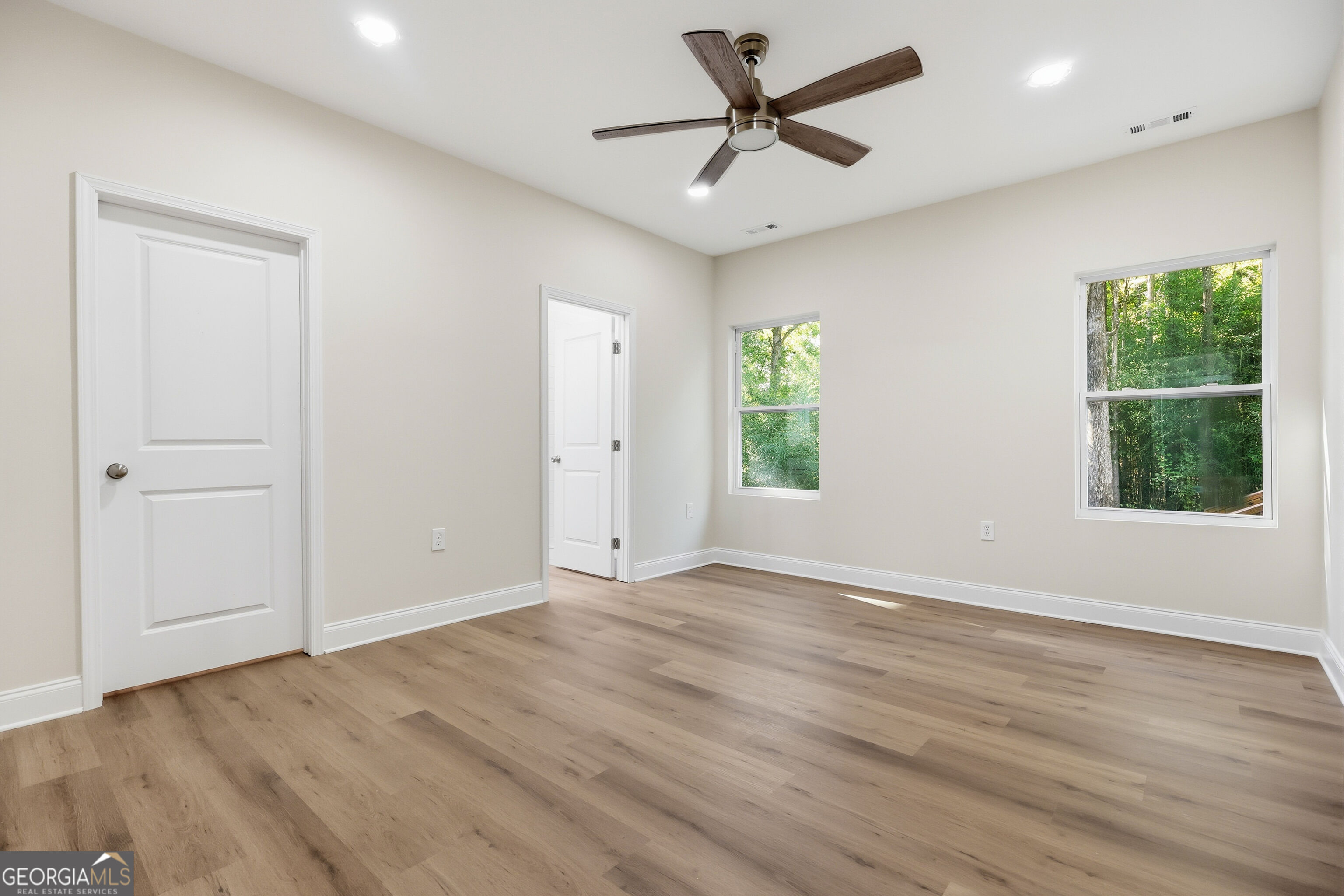 1041 Country Club Circle Property Photo 28