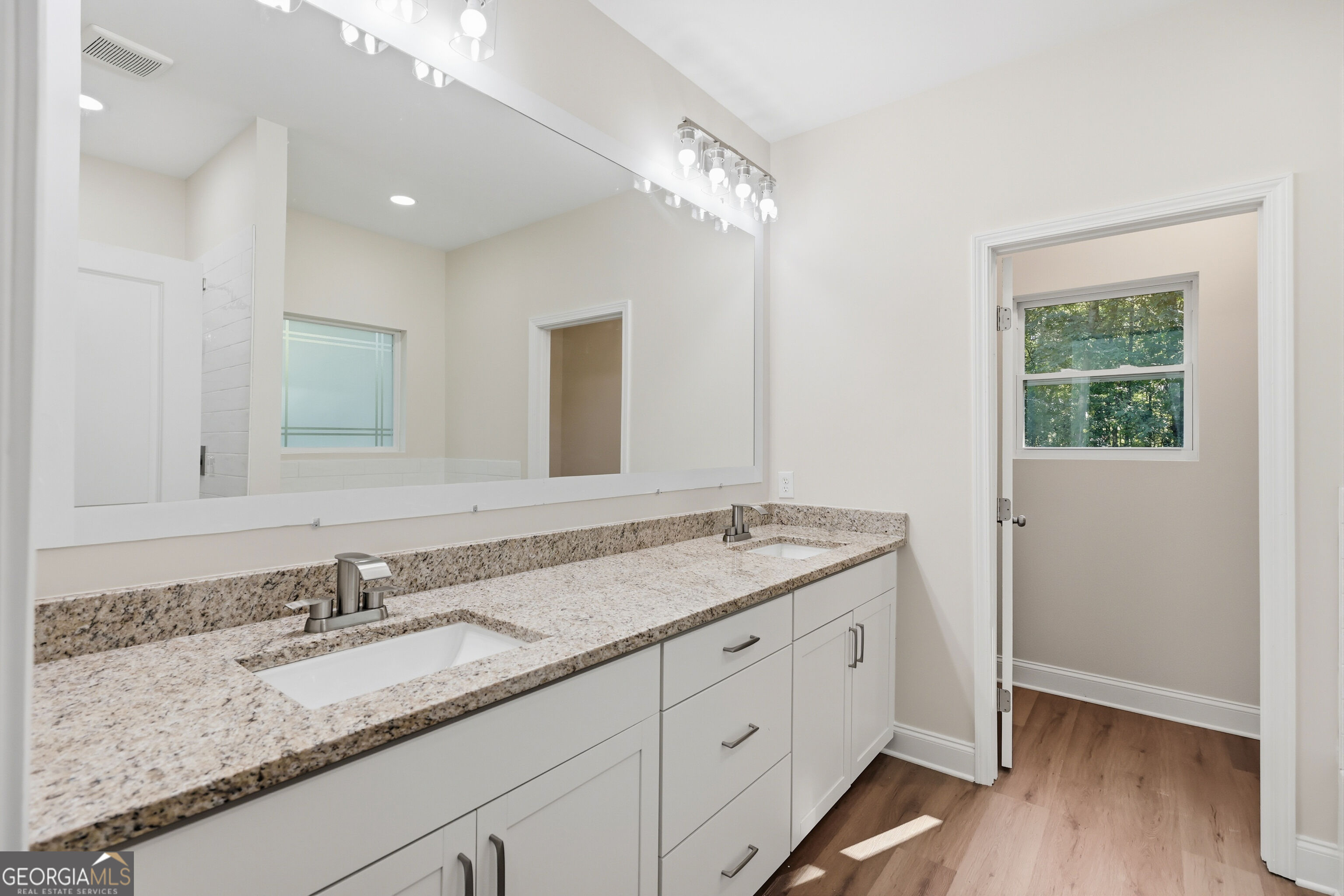 1041 Country Club Circle Property Photo 31