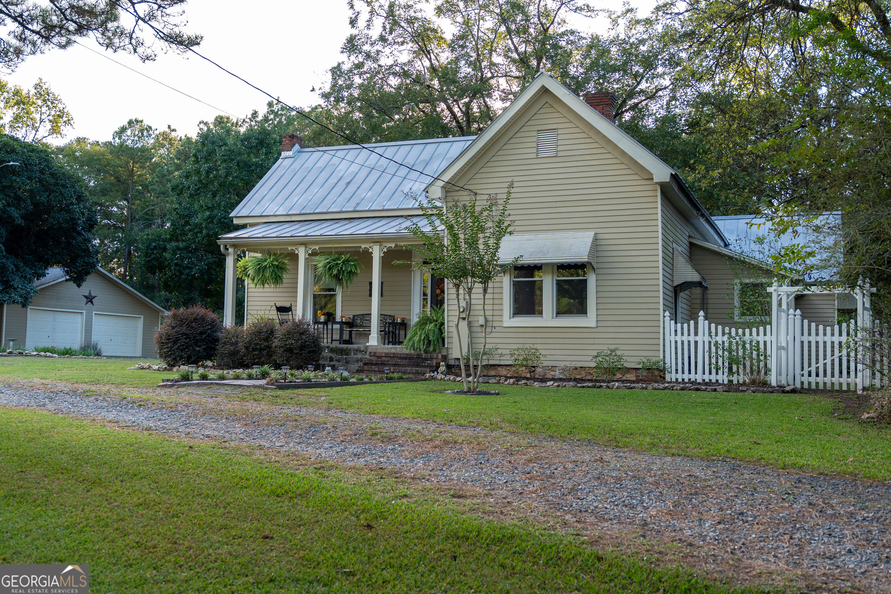 2612 Midway Road Property Photo 2