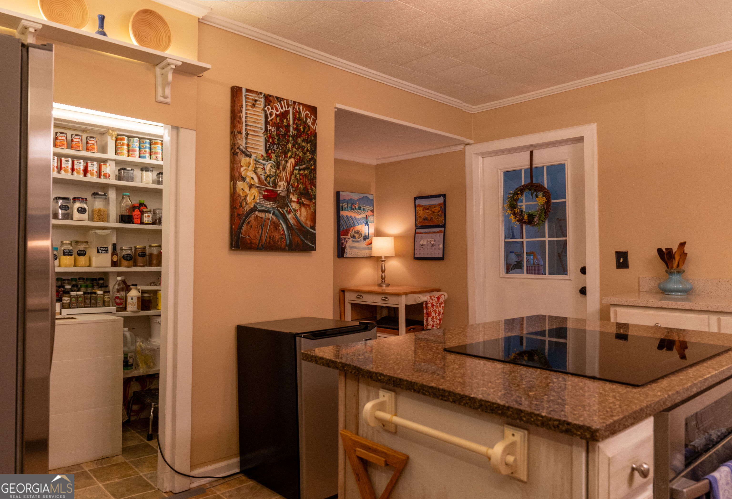2612 Midway Road Property Photo 10