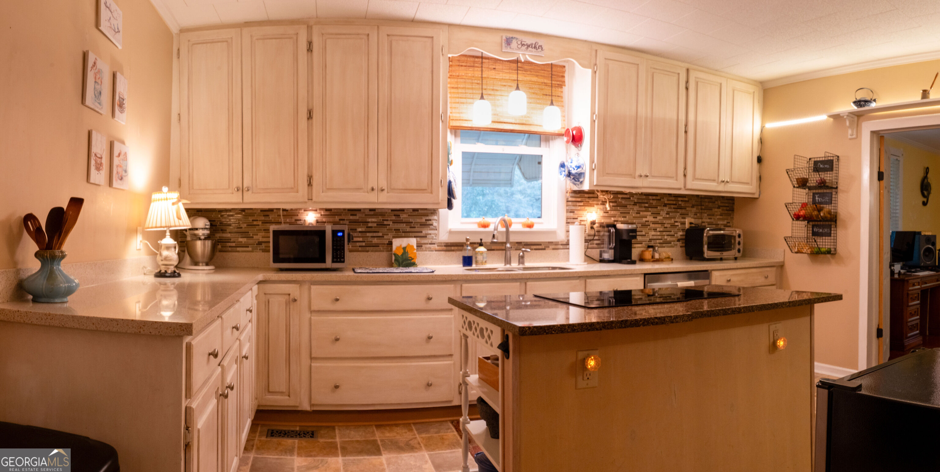 2612 Midway Road Property Photo 12