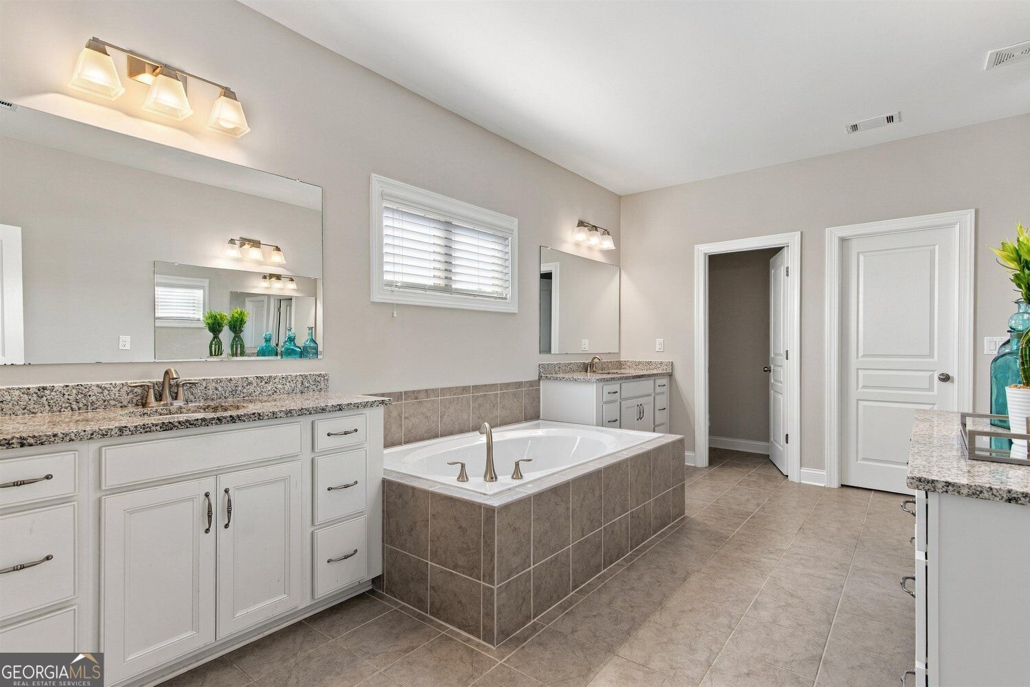 4450 Ivanhoe Walk Property Photo 29