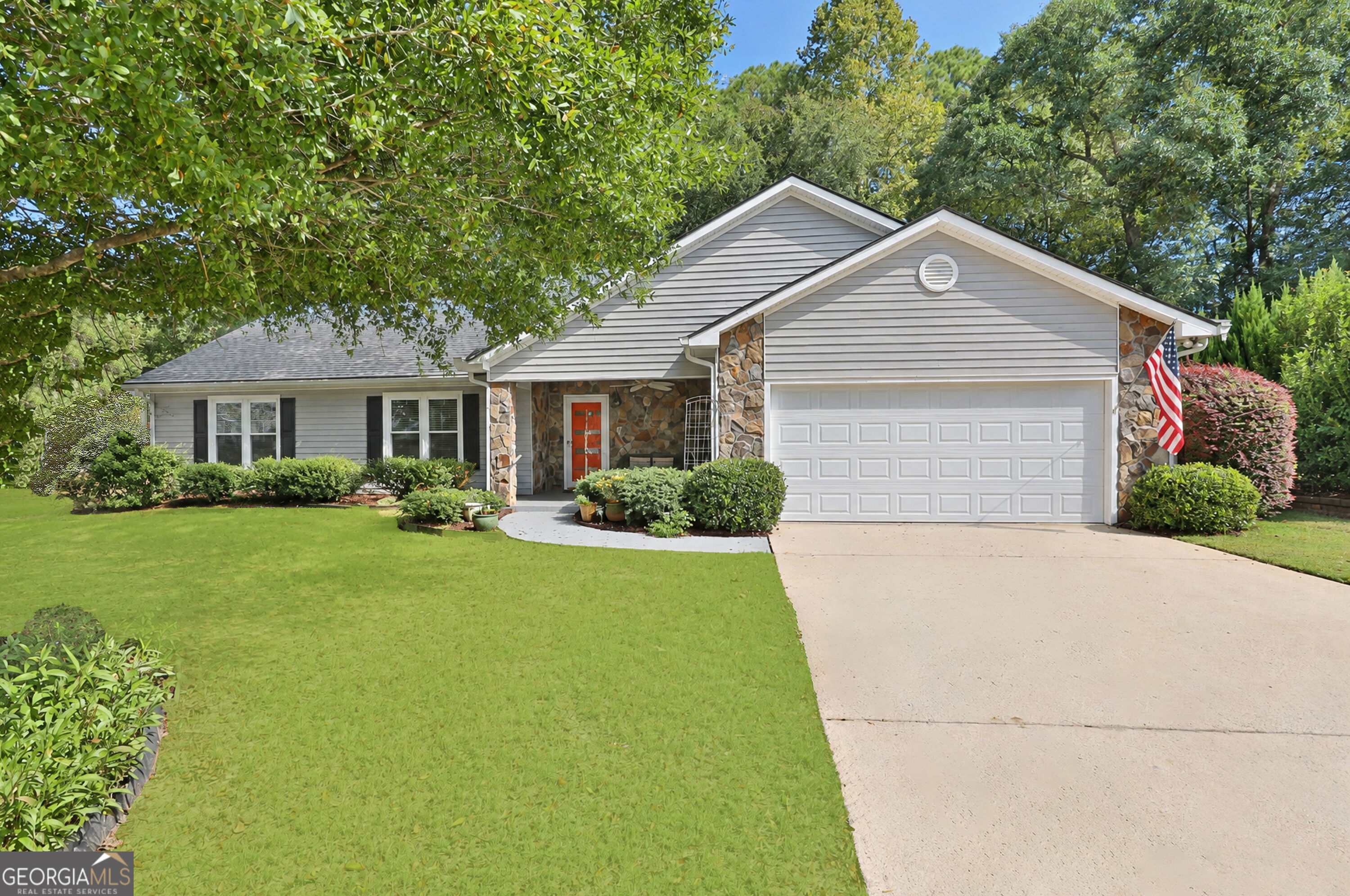 422 Hampton Green Property Photo 1