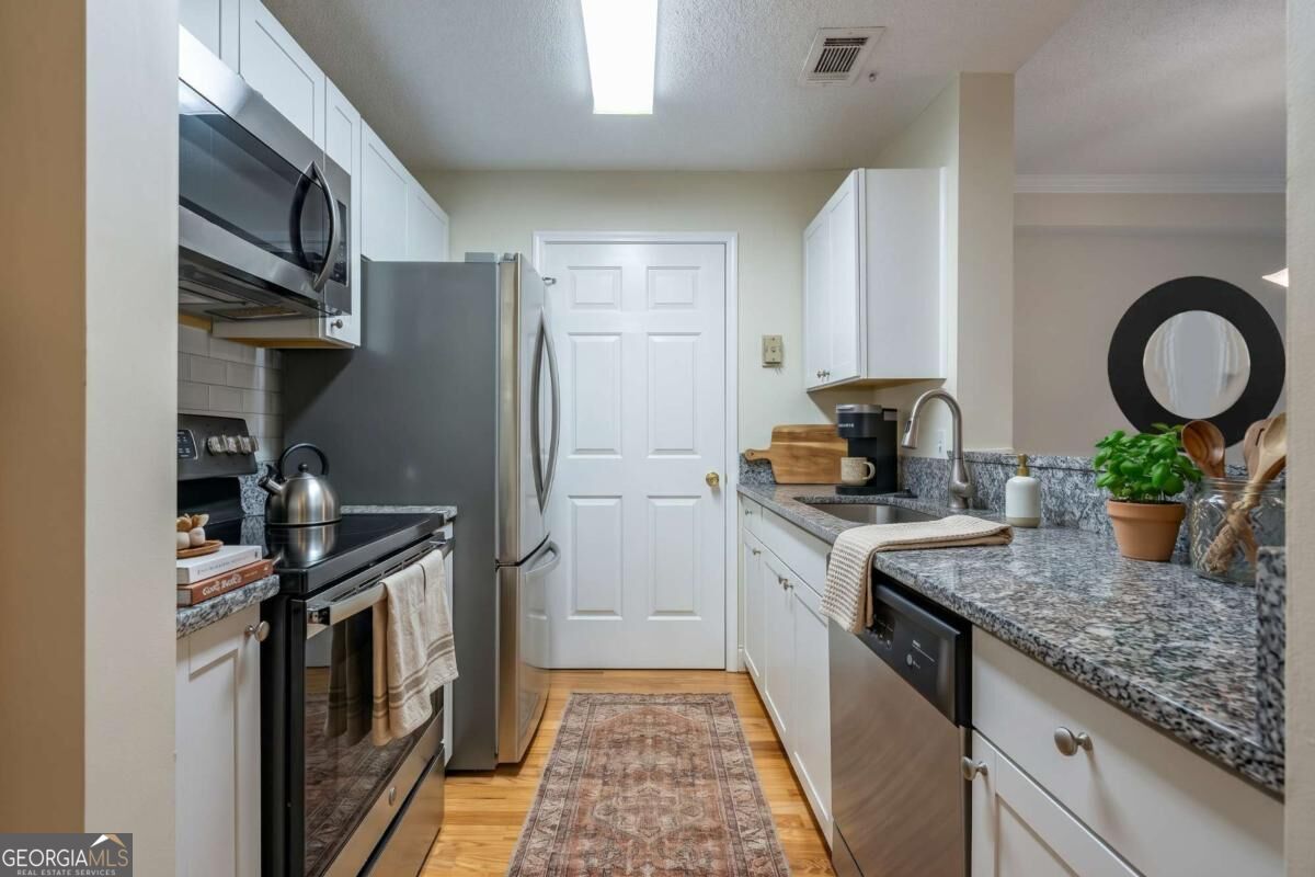 1075 Peachtree Walk Ne # A205 Property Photo 6