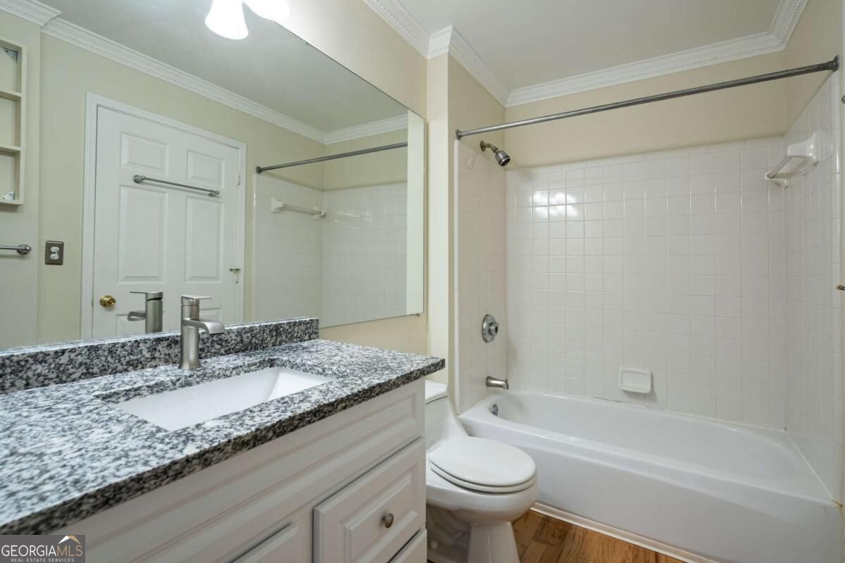 1075 Peachtree Walk Ne # A205 Property Photo 18