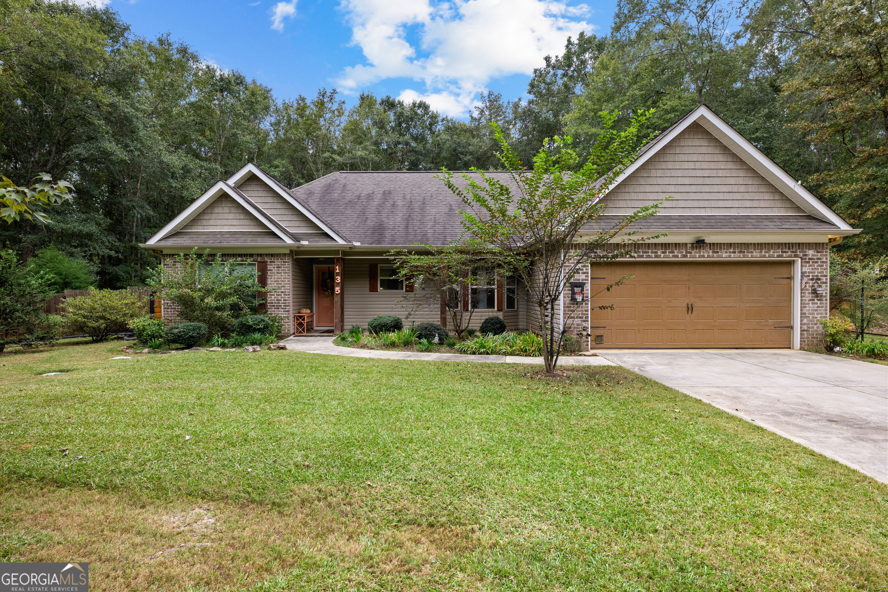 135 Bugler's Way Property Photo 1