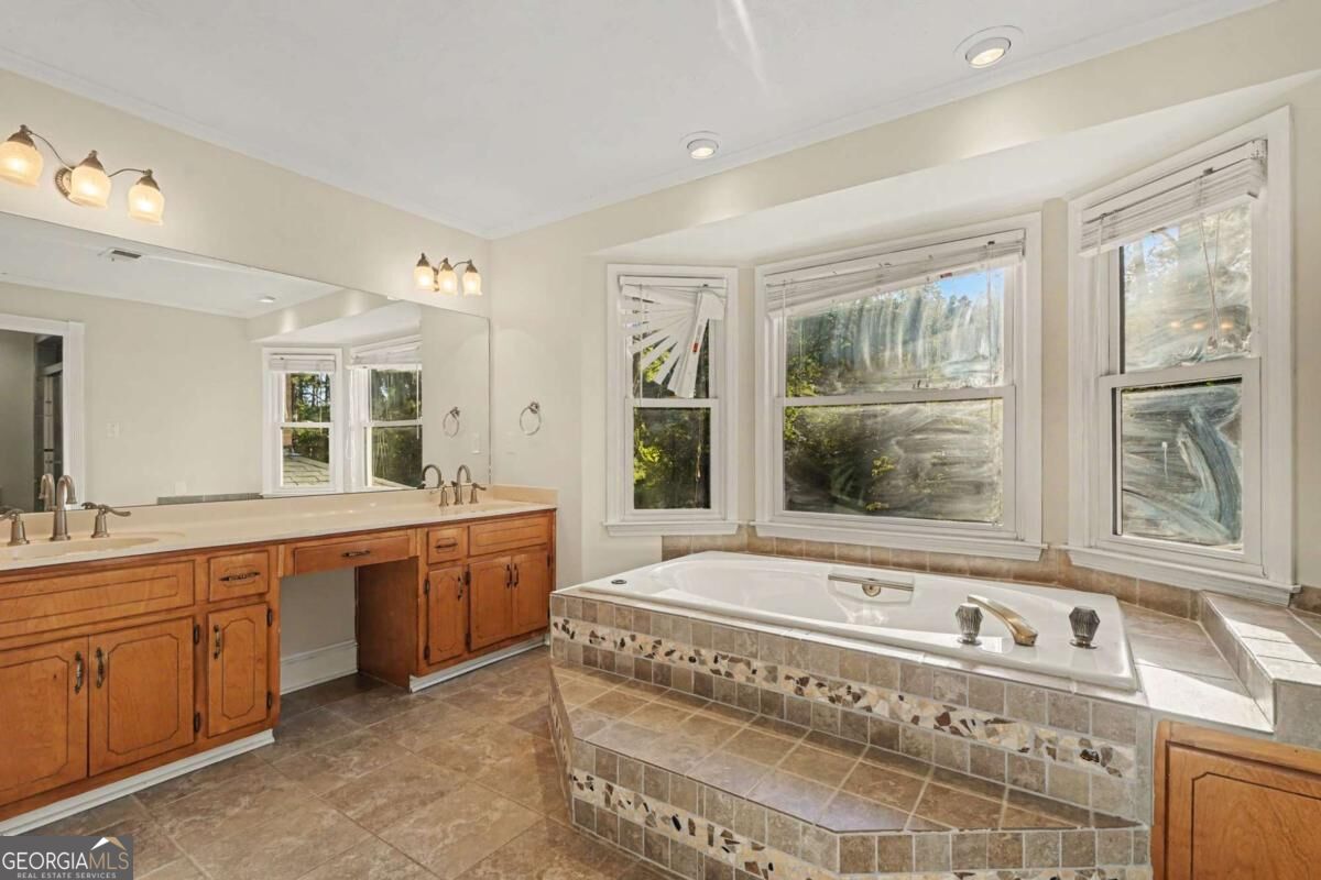4857 Castlewood Drive Sw Property Photo 17