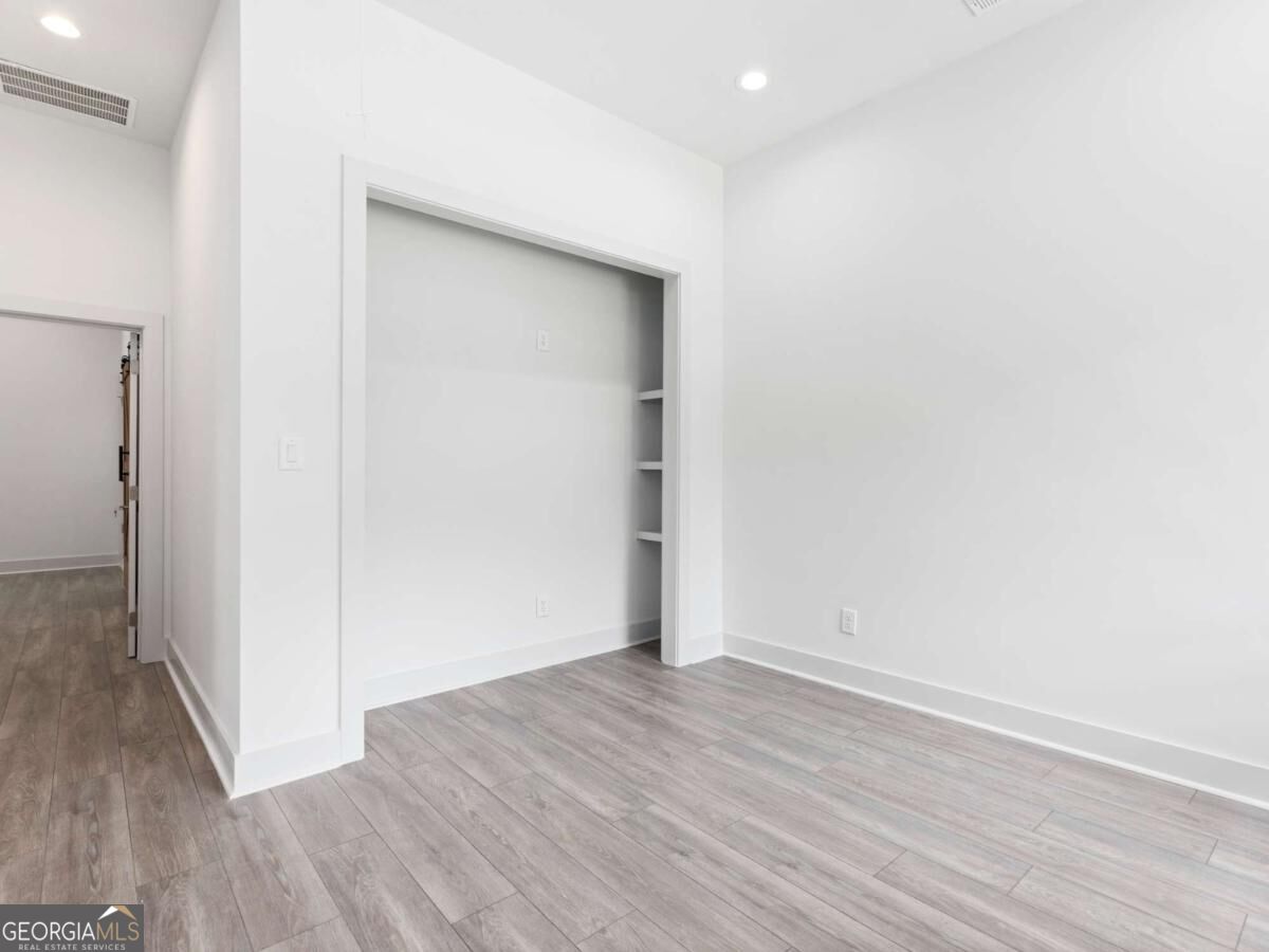 2879 Randall Street Property Photo 6
