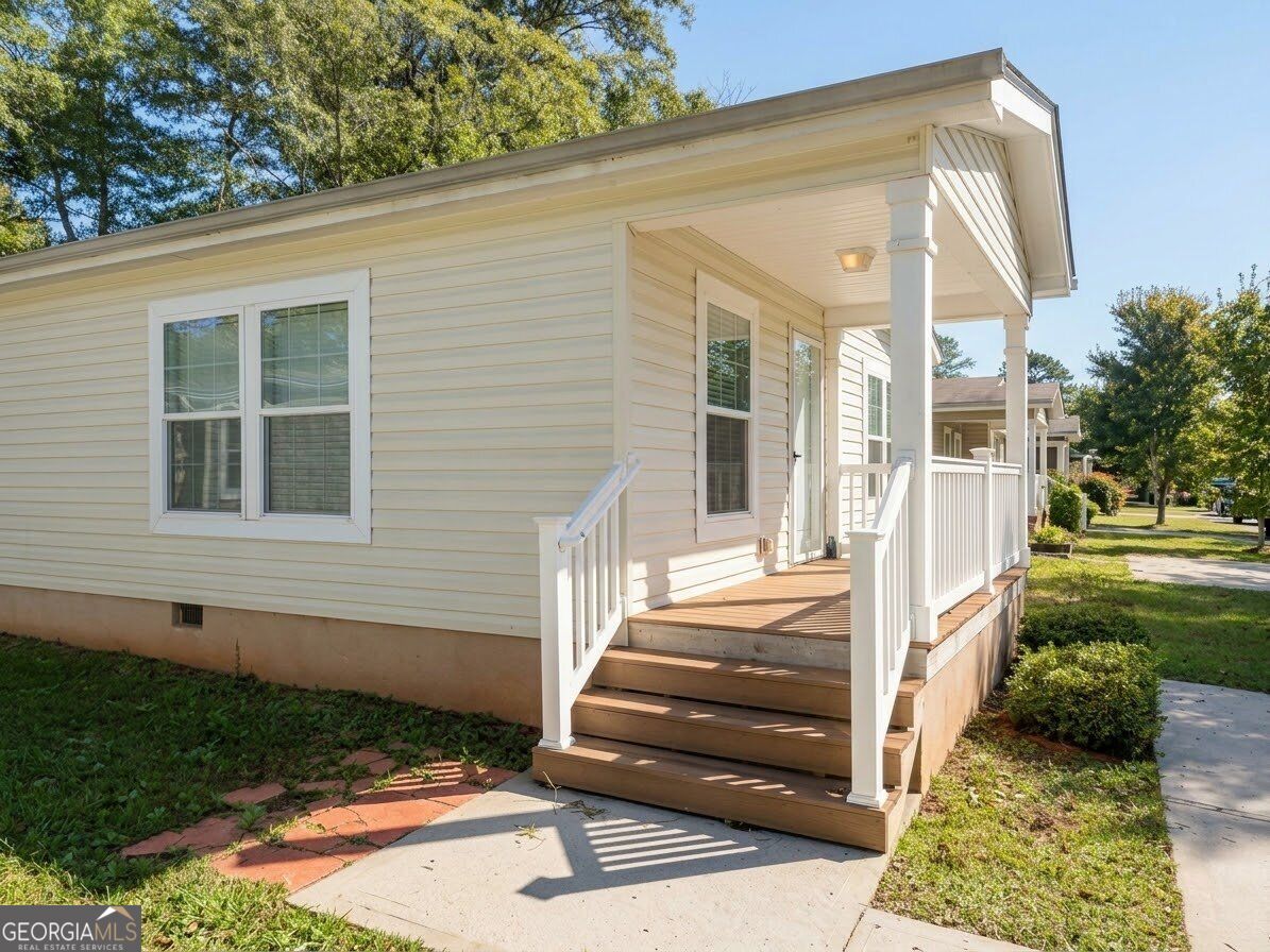 83 Willow Drive E Property Photo 2