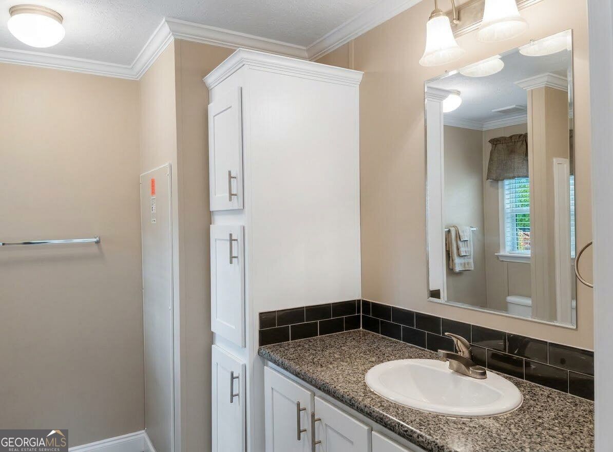 83 Willow Drive E Property Photo 9