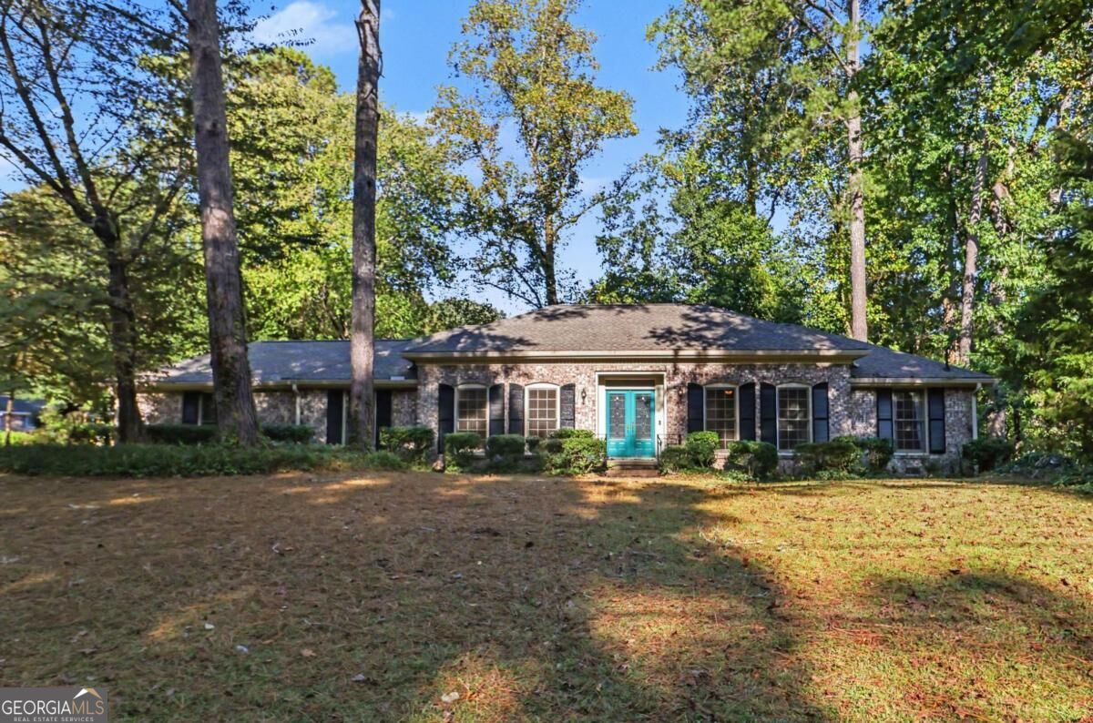 2027 Gainsborough Drive Property Photo 1
