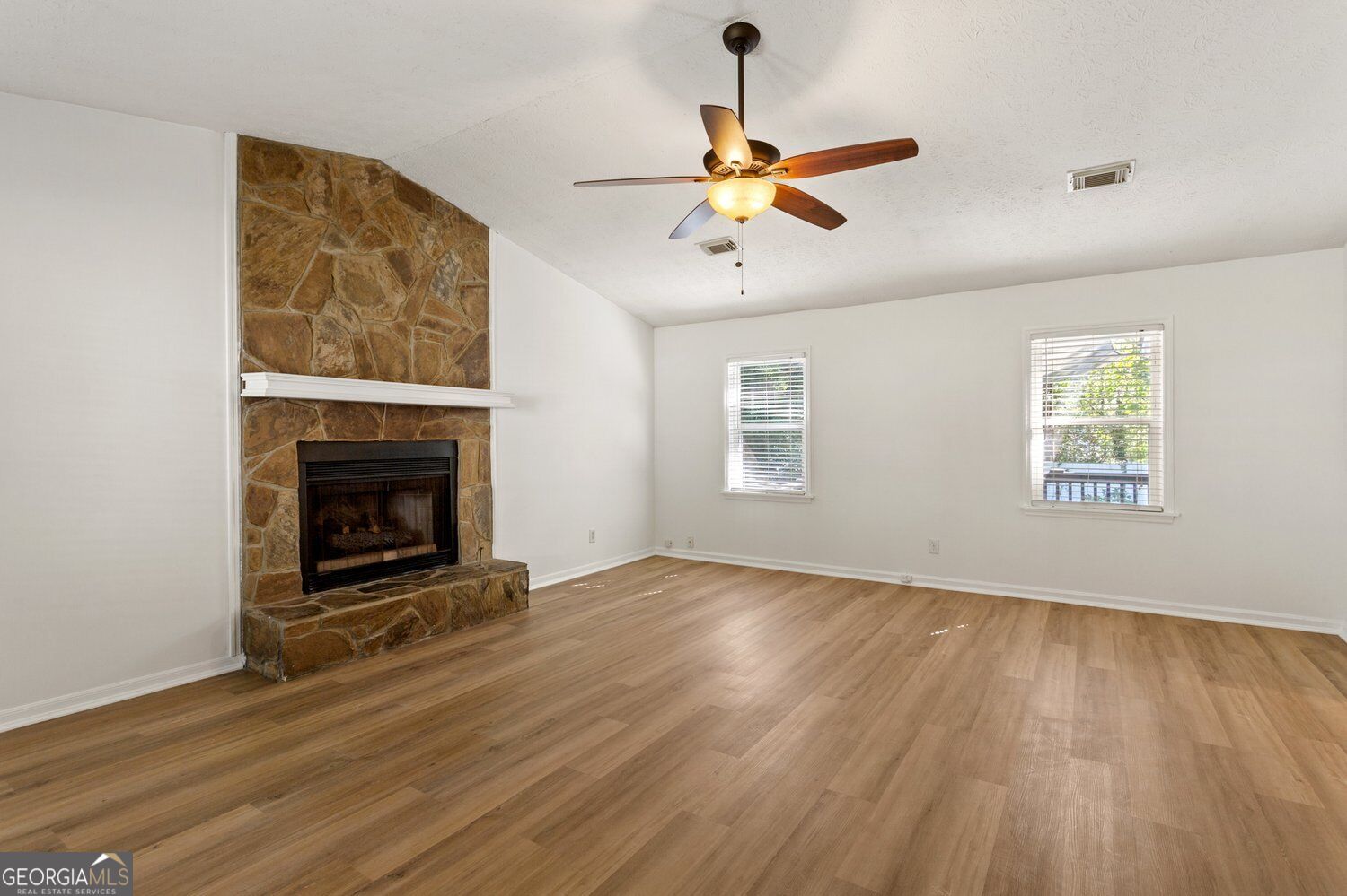 1025 Natalie Lane Se Property Photo 11