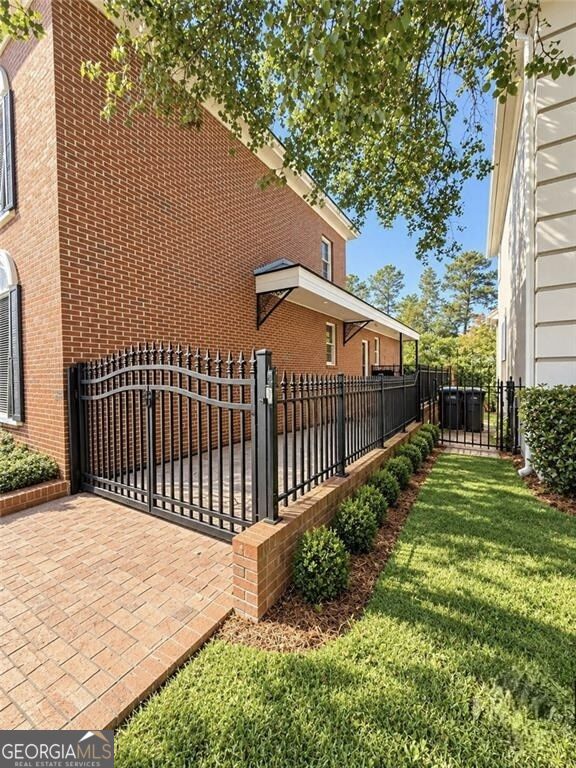 6 Conifer Square Property Photo 5