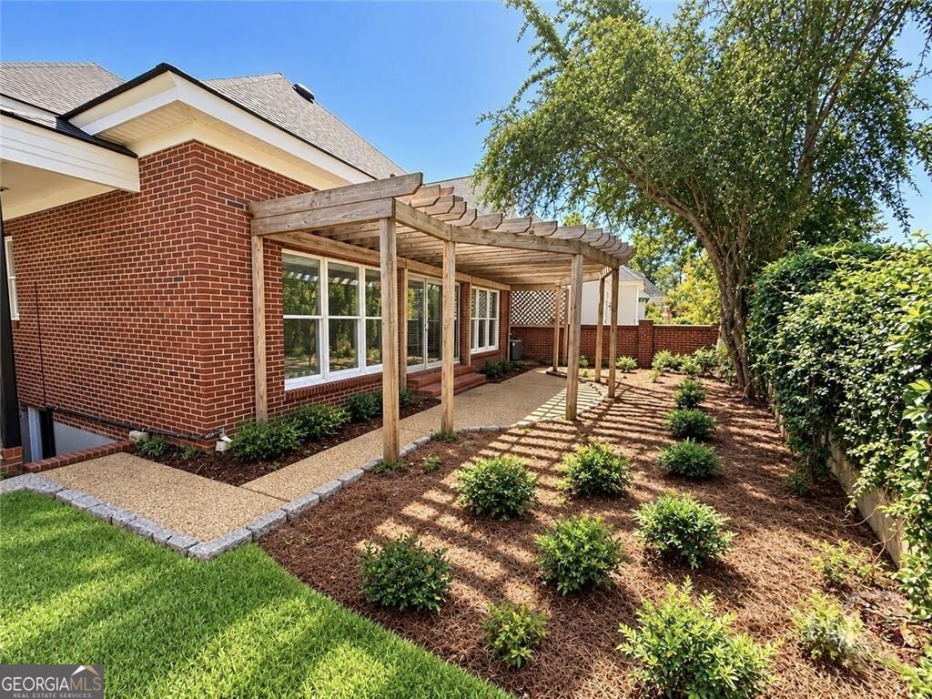6 Conifer Square Property Photo 7