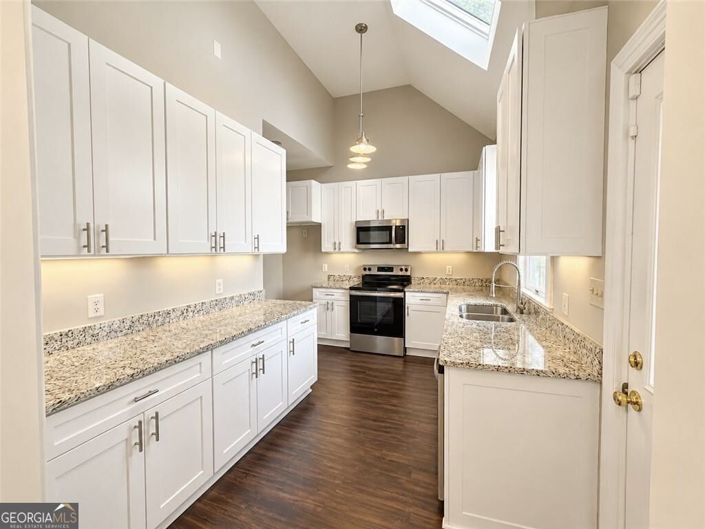 6 Conifer Square Property Photo 15