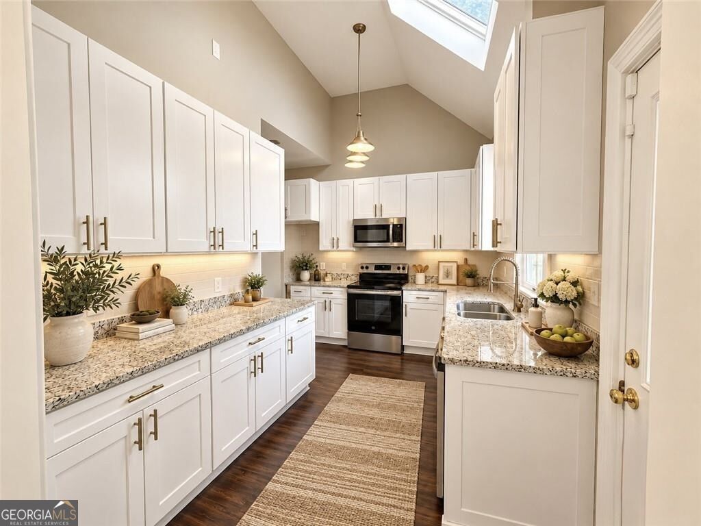 6 Conifer Square Property Photo 16