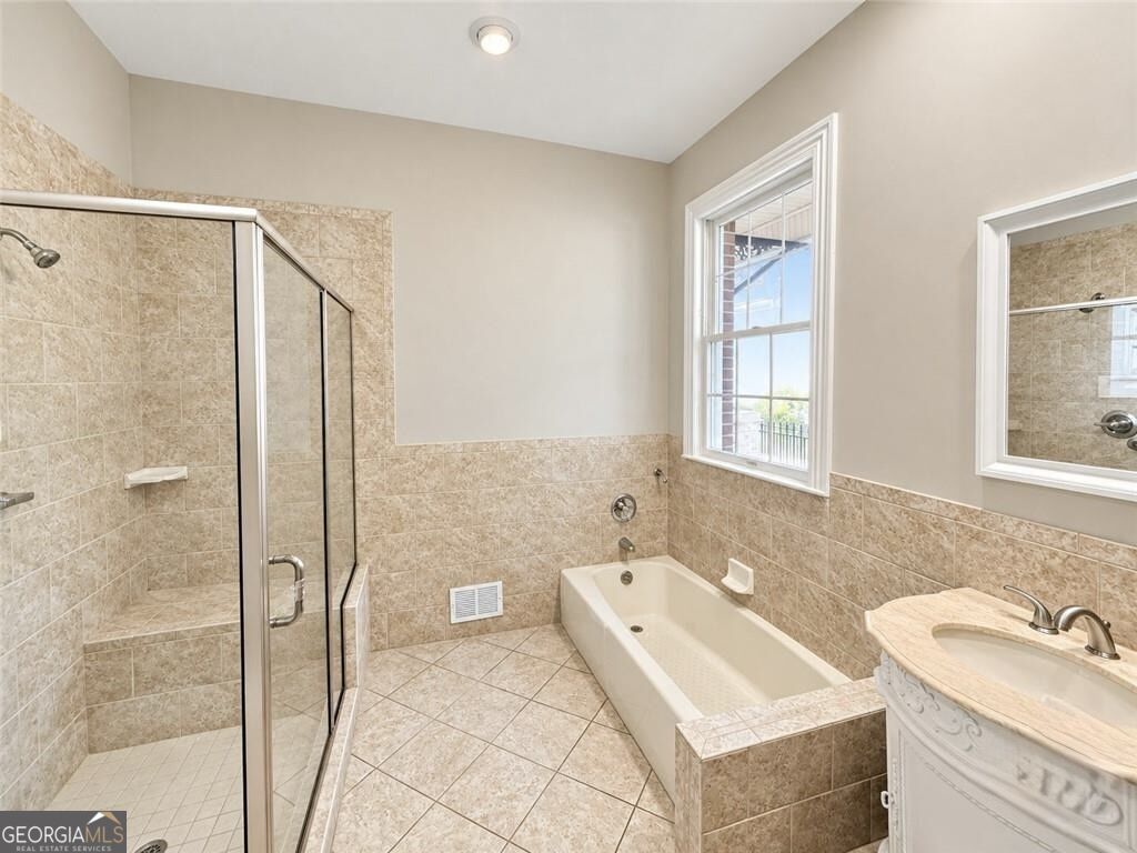 6 Conifer Square Property Photo 27