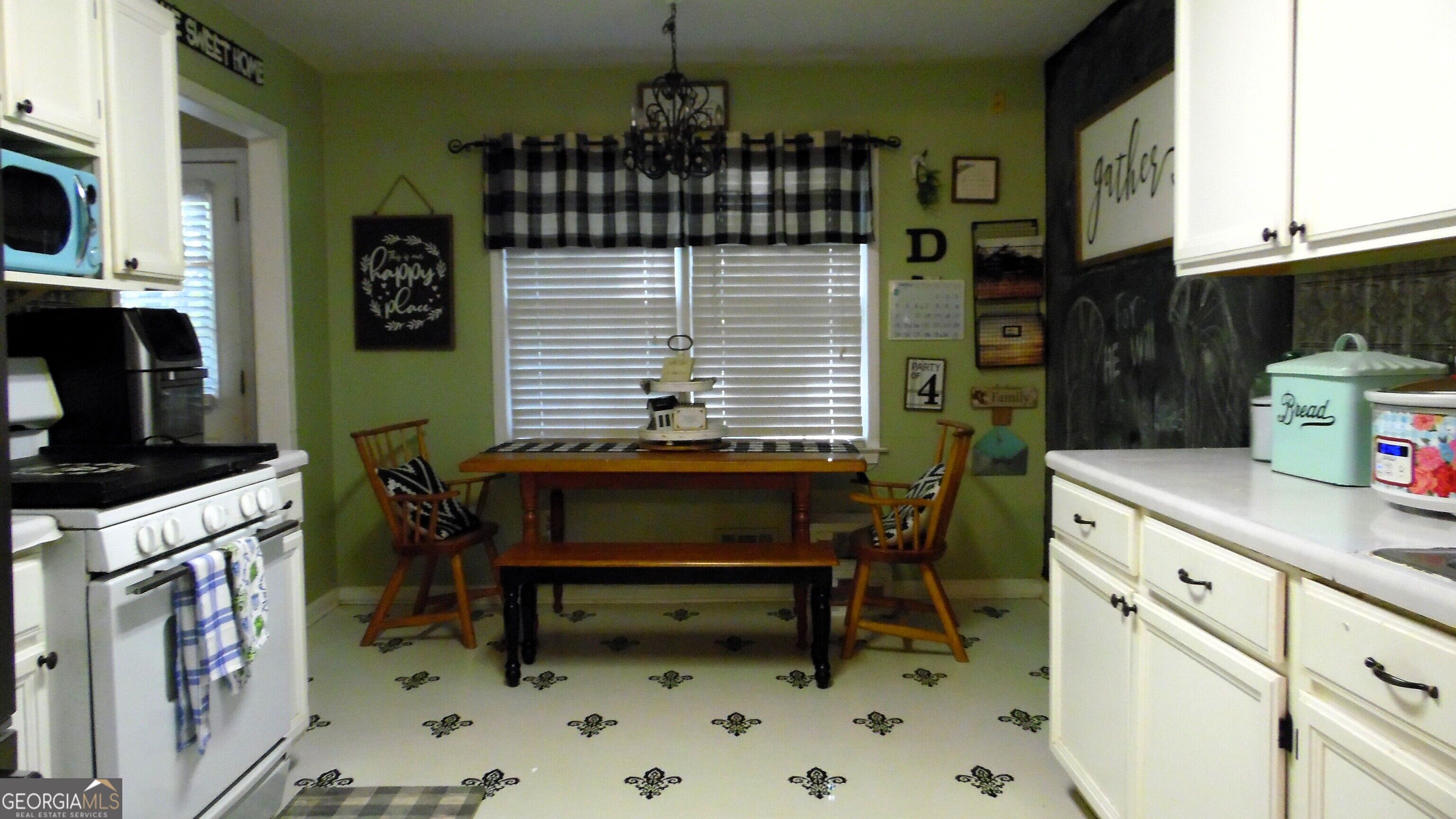 176 Landing Trail Property Photo 4