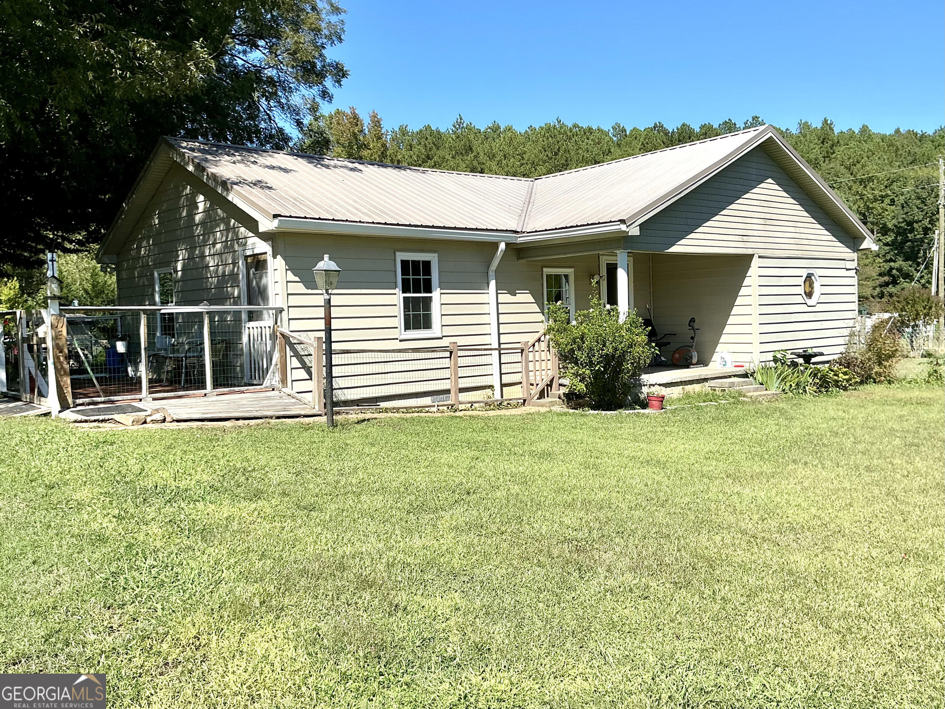 593 Hooker Rd Property Photo 1