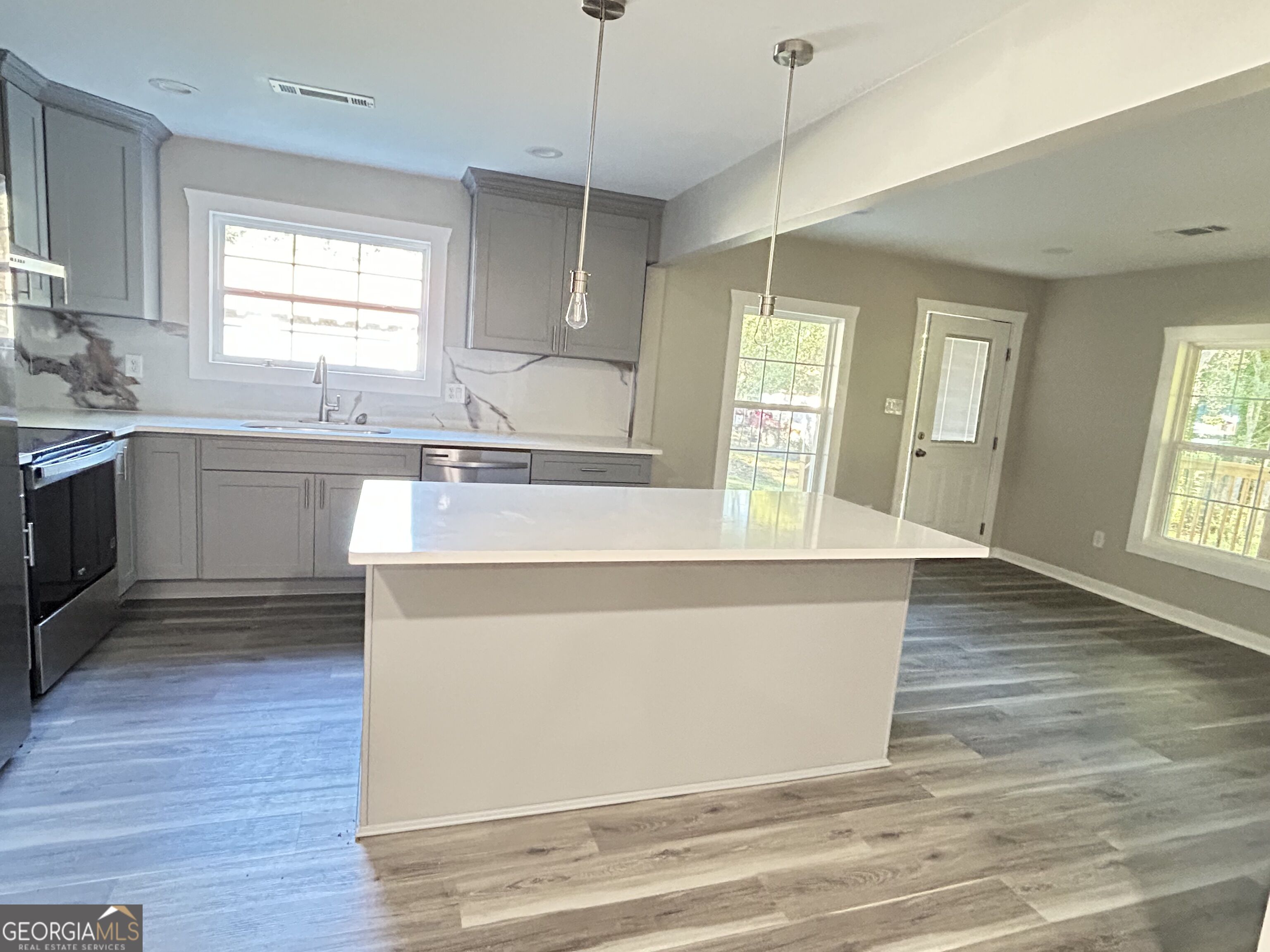 109 Vernon Street Property Photo 3