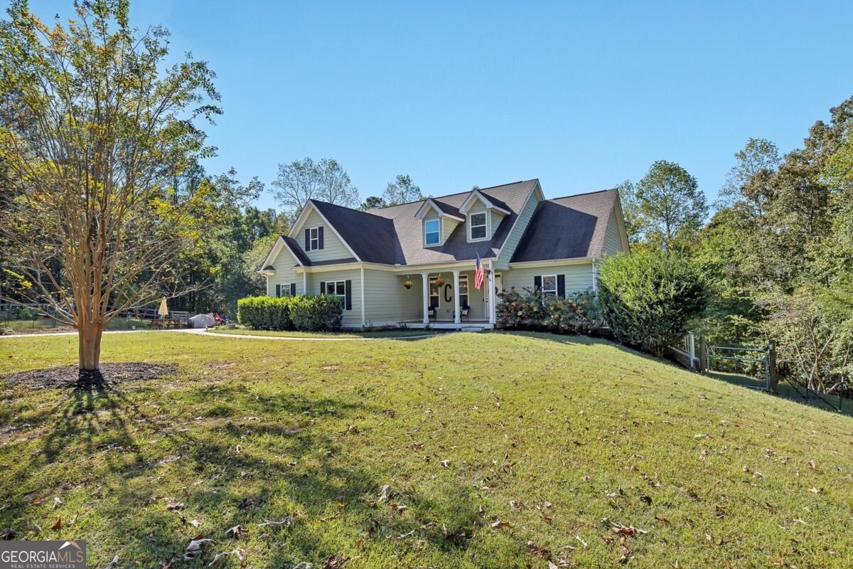 810 Flatbottom Road Property Photo 2