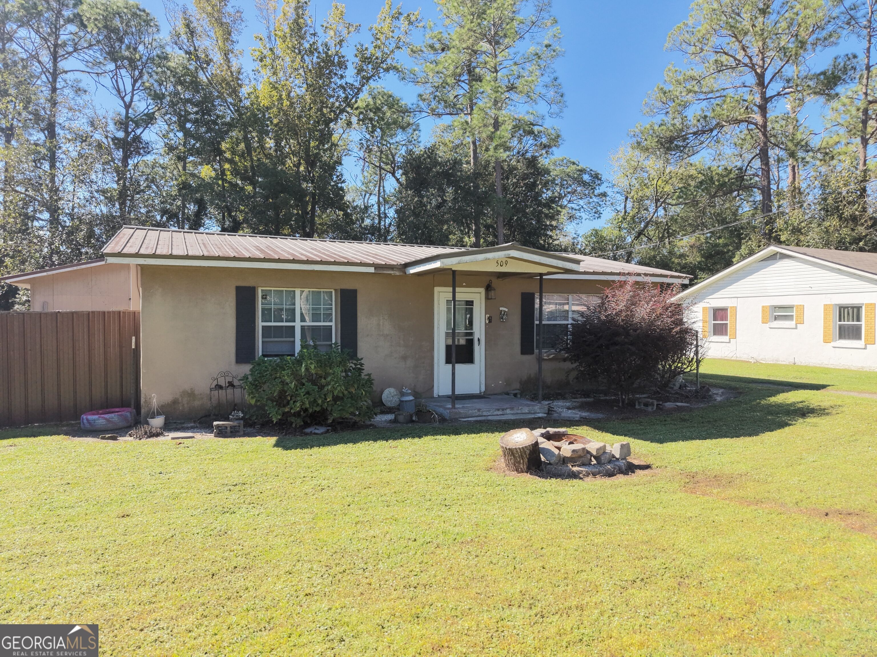 509 Community Drive Property Photo 1