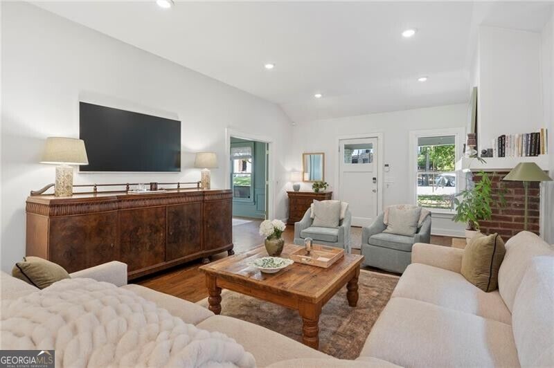 675 Amsterdam Avenue Ne Property Photo 8