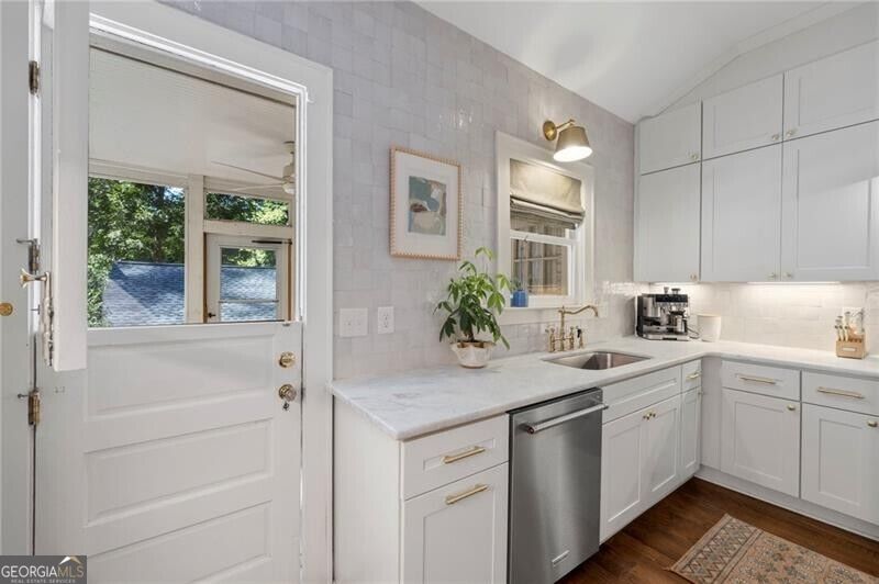 675 Amsterdam Avenue Ne Property Photo 16