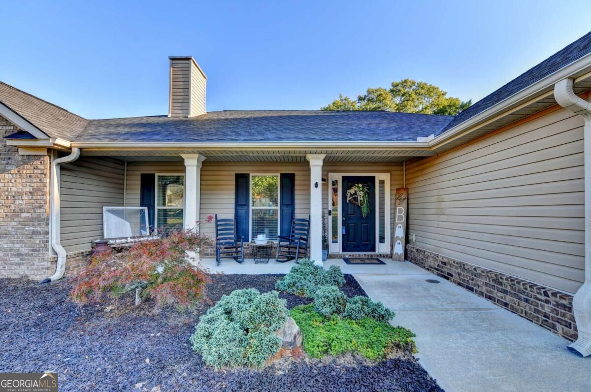1052 Blakewood Court Property Photo 2