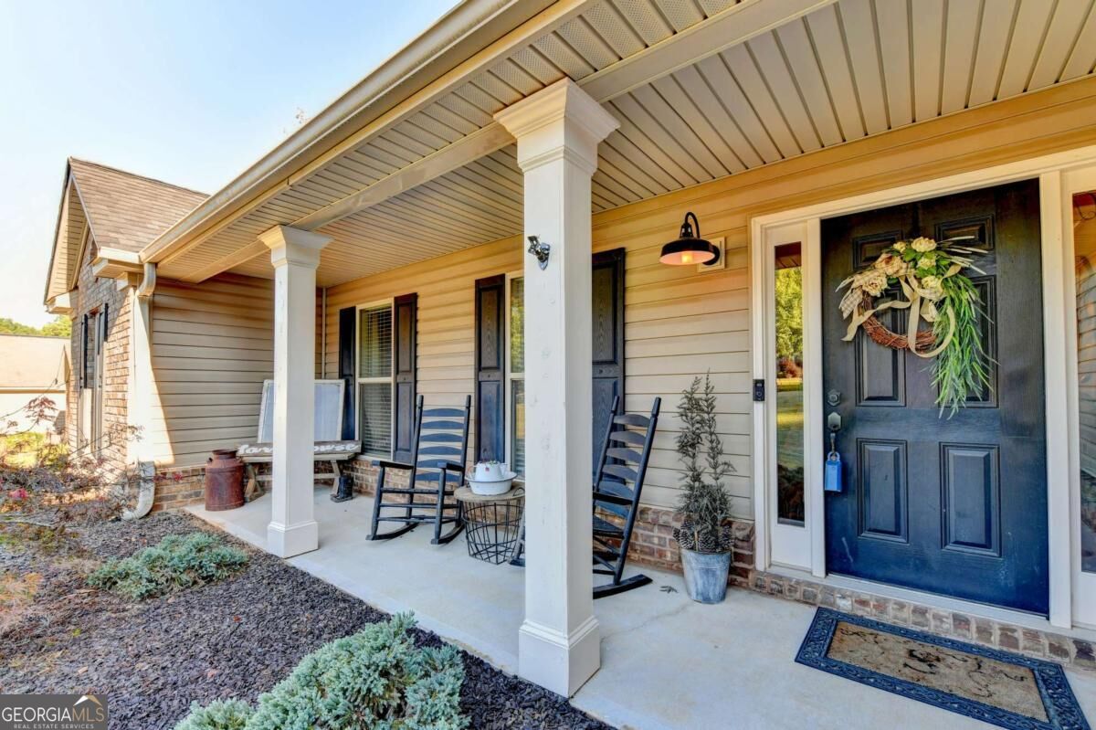 1052 Blakewood Court Property Photo 3