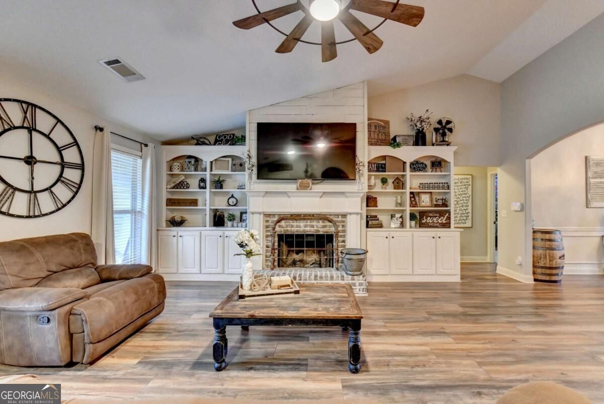 1052 Blakewood Court Property Photo 7