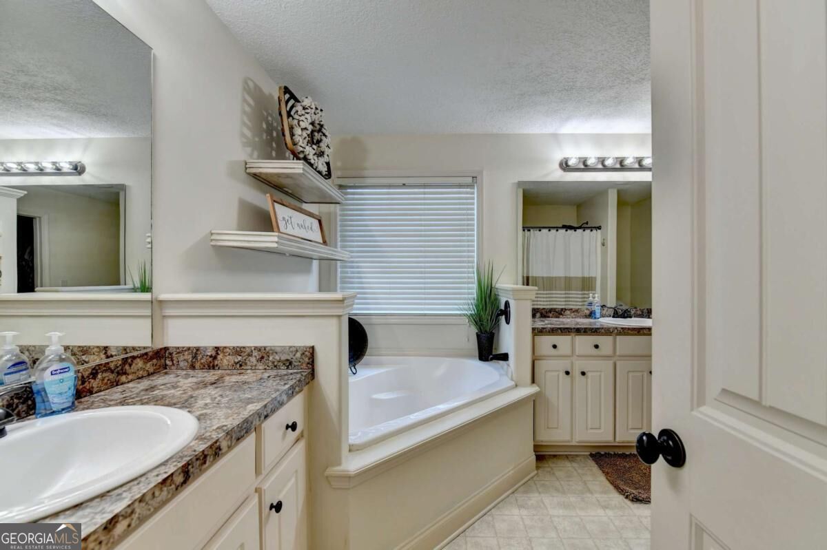 1052 Blakewood Court Property Photo 26