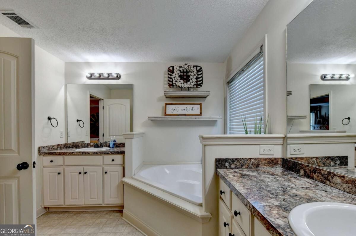 1052 Blakewood Court Property Photo 29