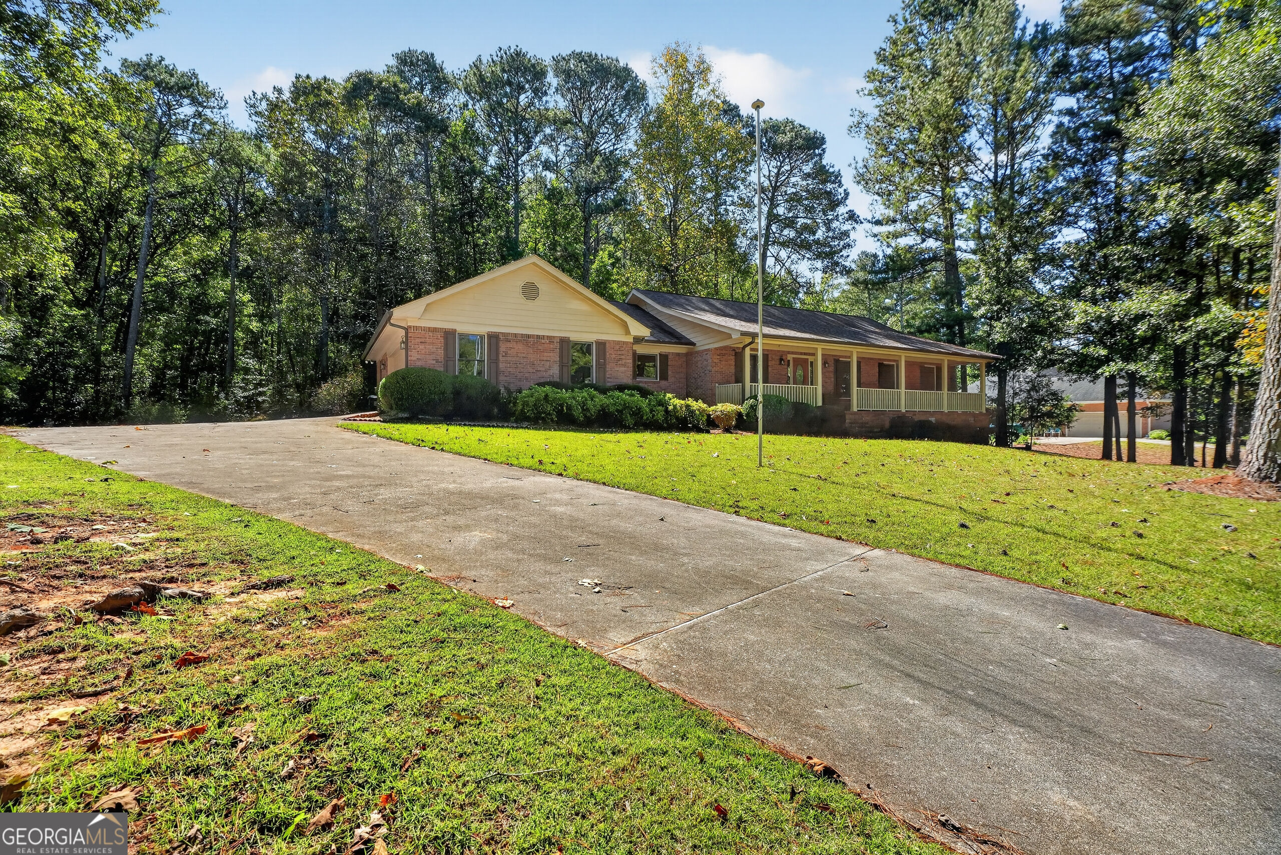 340 Country Side Drive Property Photo 1