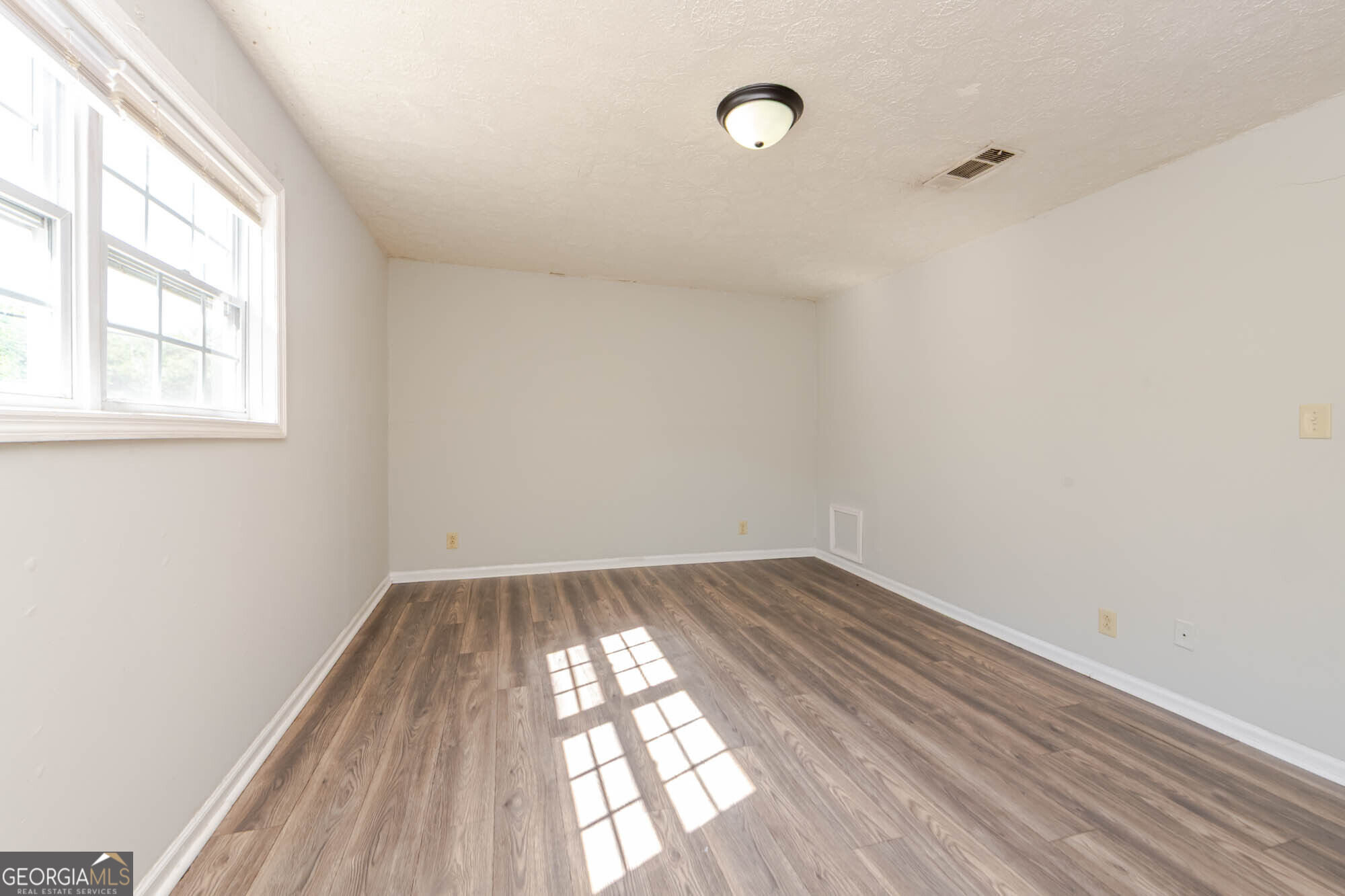 378 Cowan Street Property Photo 22