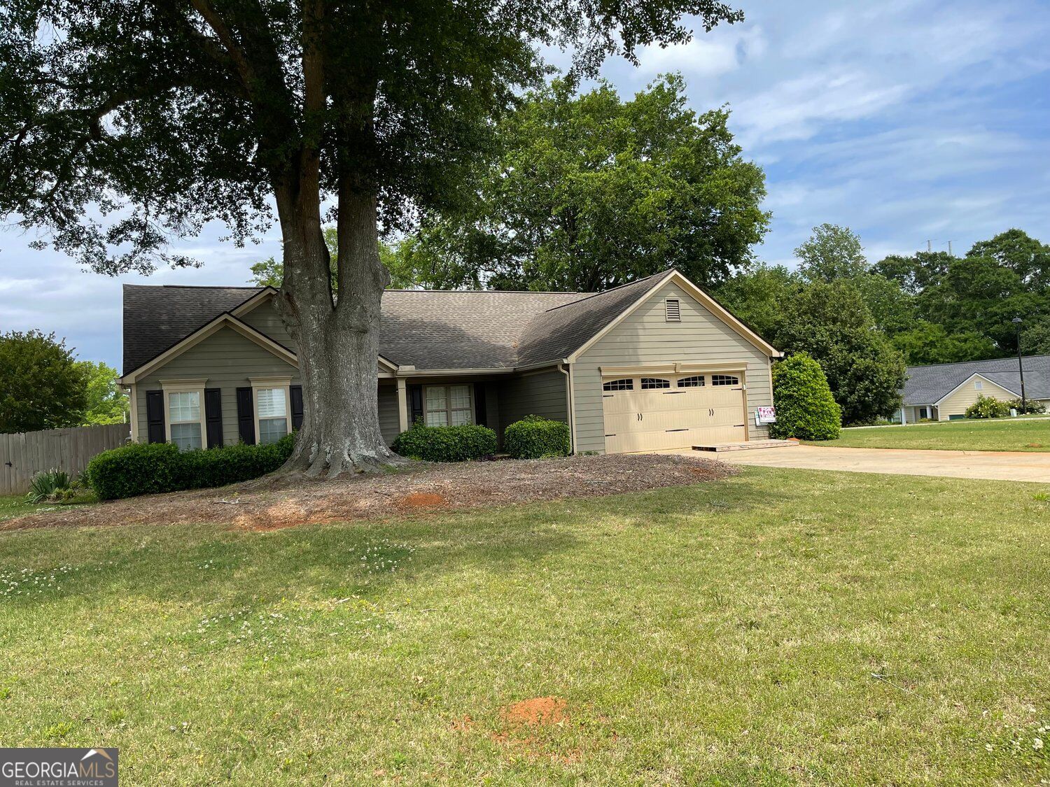18 Column Court Property Photo 2
