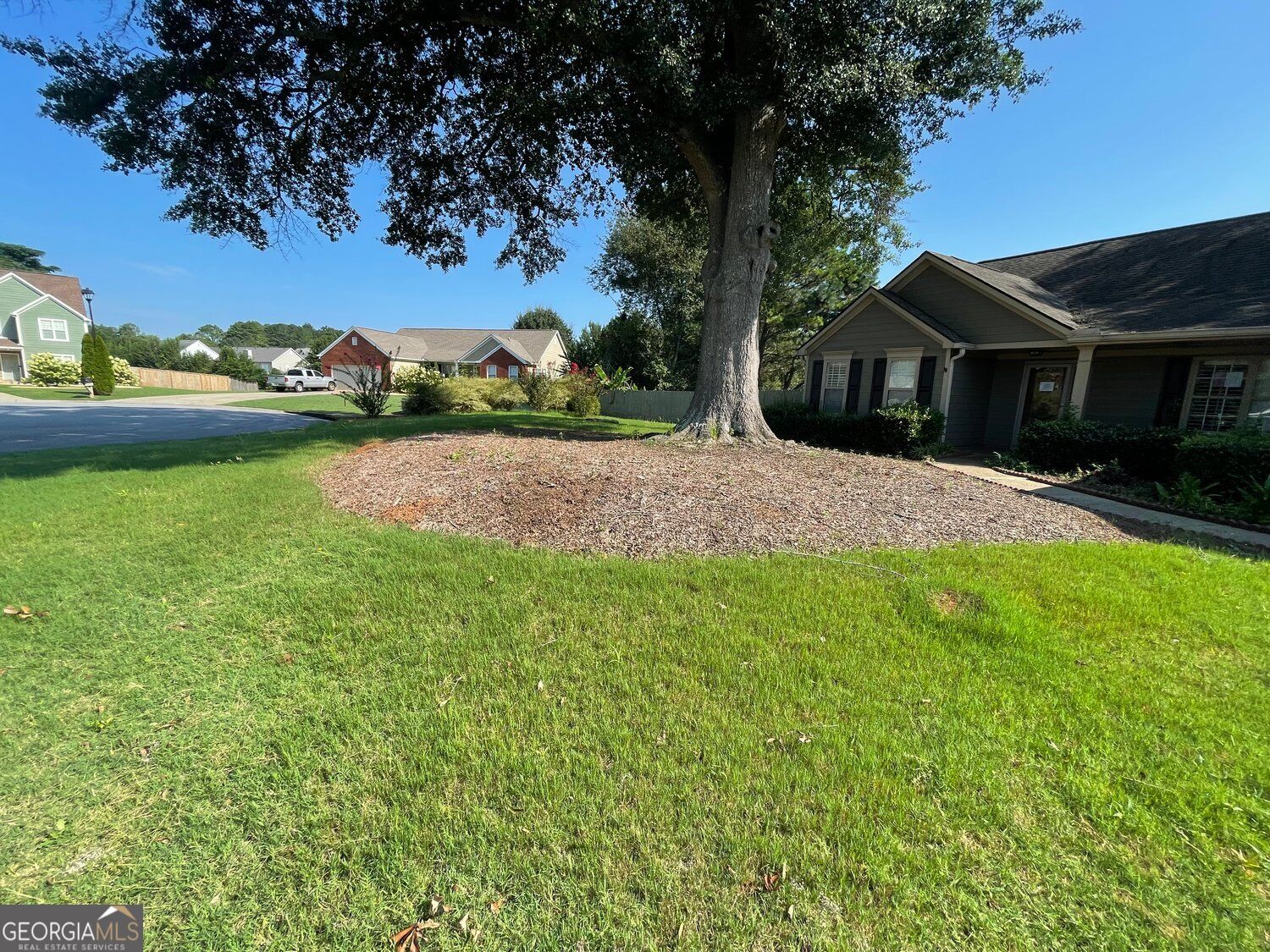 18 Column Court Property Photo 3